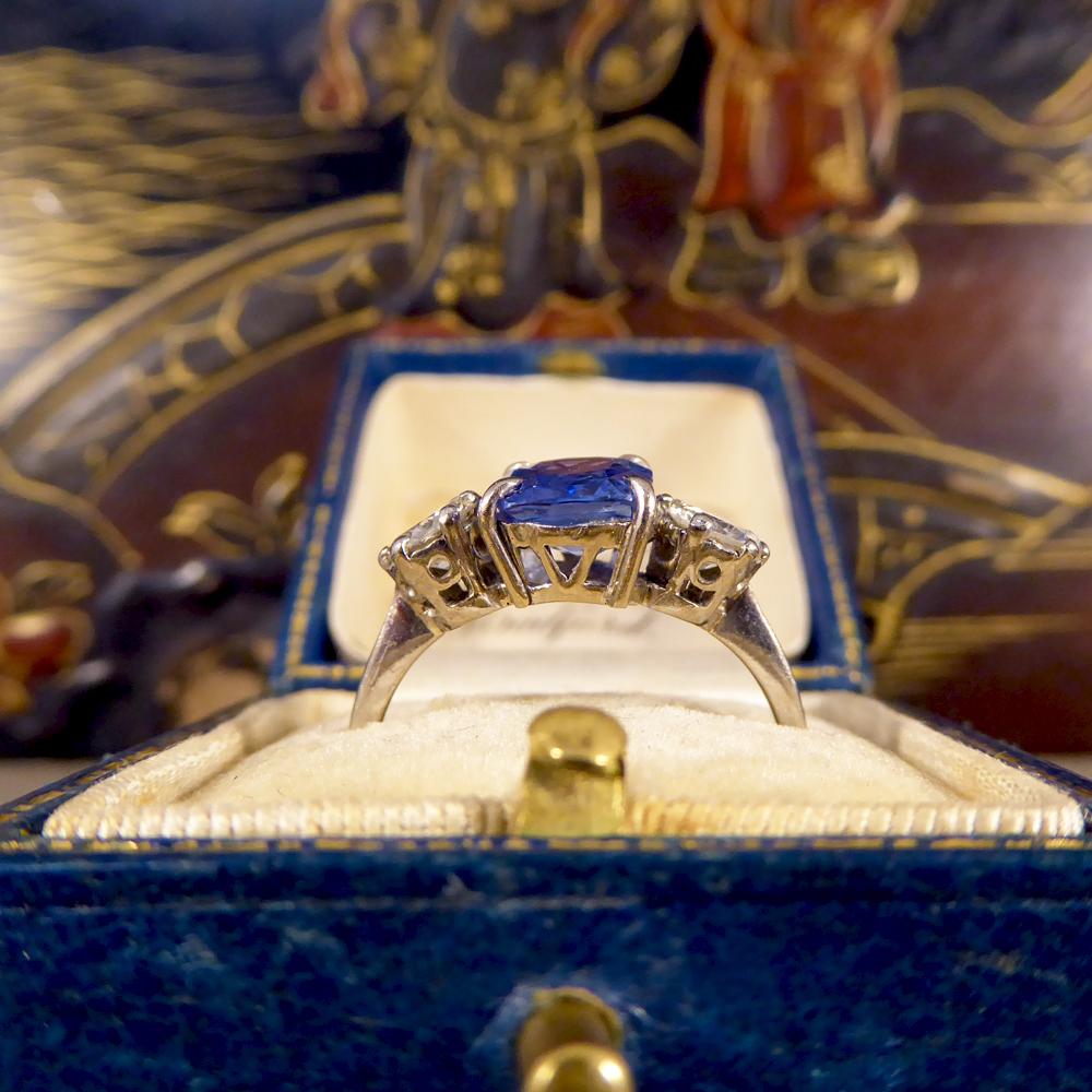 Art Deco 2.60 Carat Ceylon Sapphire Diamond Three-Stone 18 Carat White Gold Ring 5