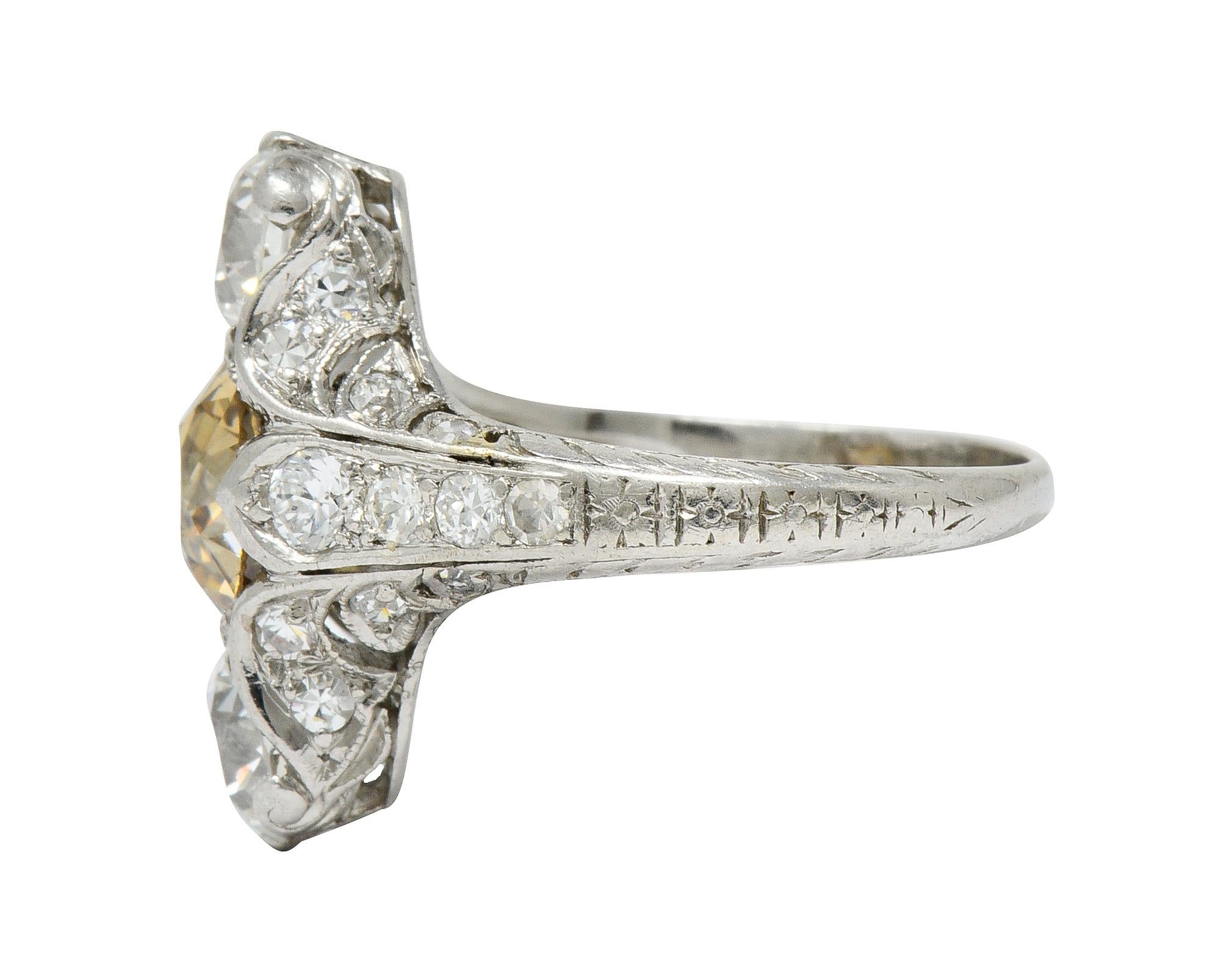 Women's or Men's Art Deco 2.62 Carat Fancy Diamond & White Diamond Platinum Dinner Ring
