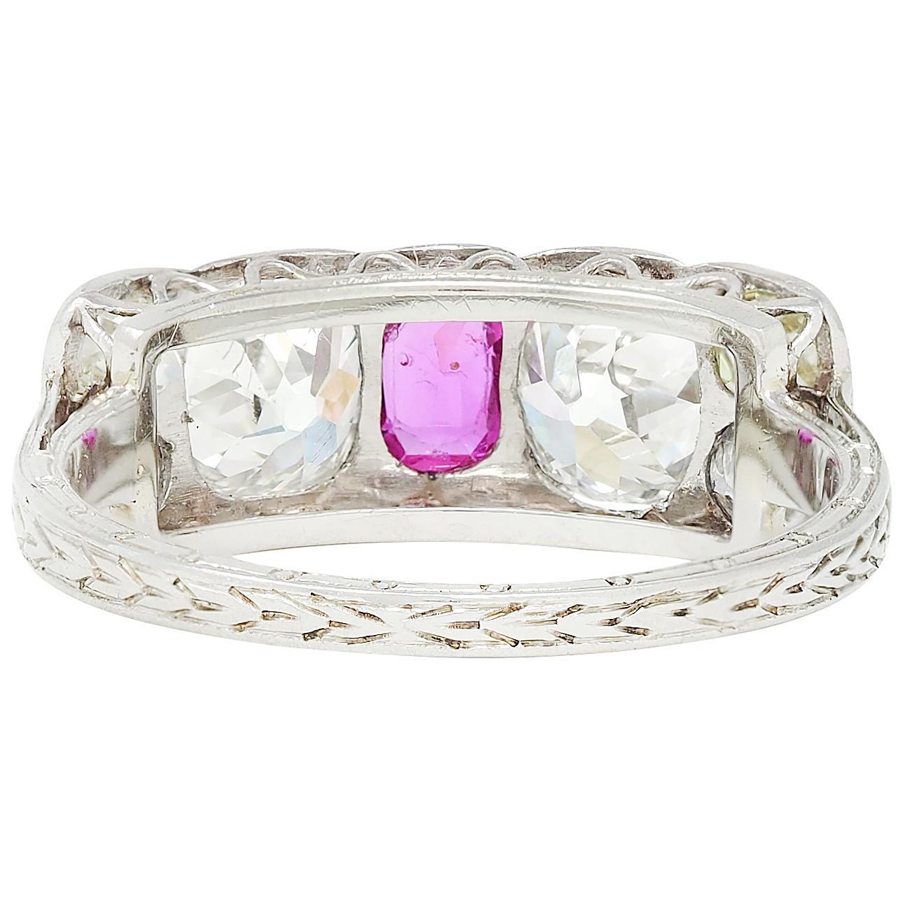 Art Deco 2.63 CTW Rubin Diamant 18K Weißgold Vintage Weizen Band Ring (Kissenschliff) im Angebot