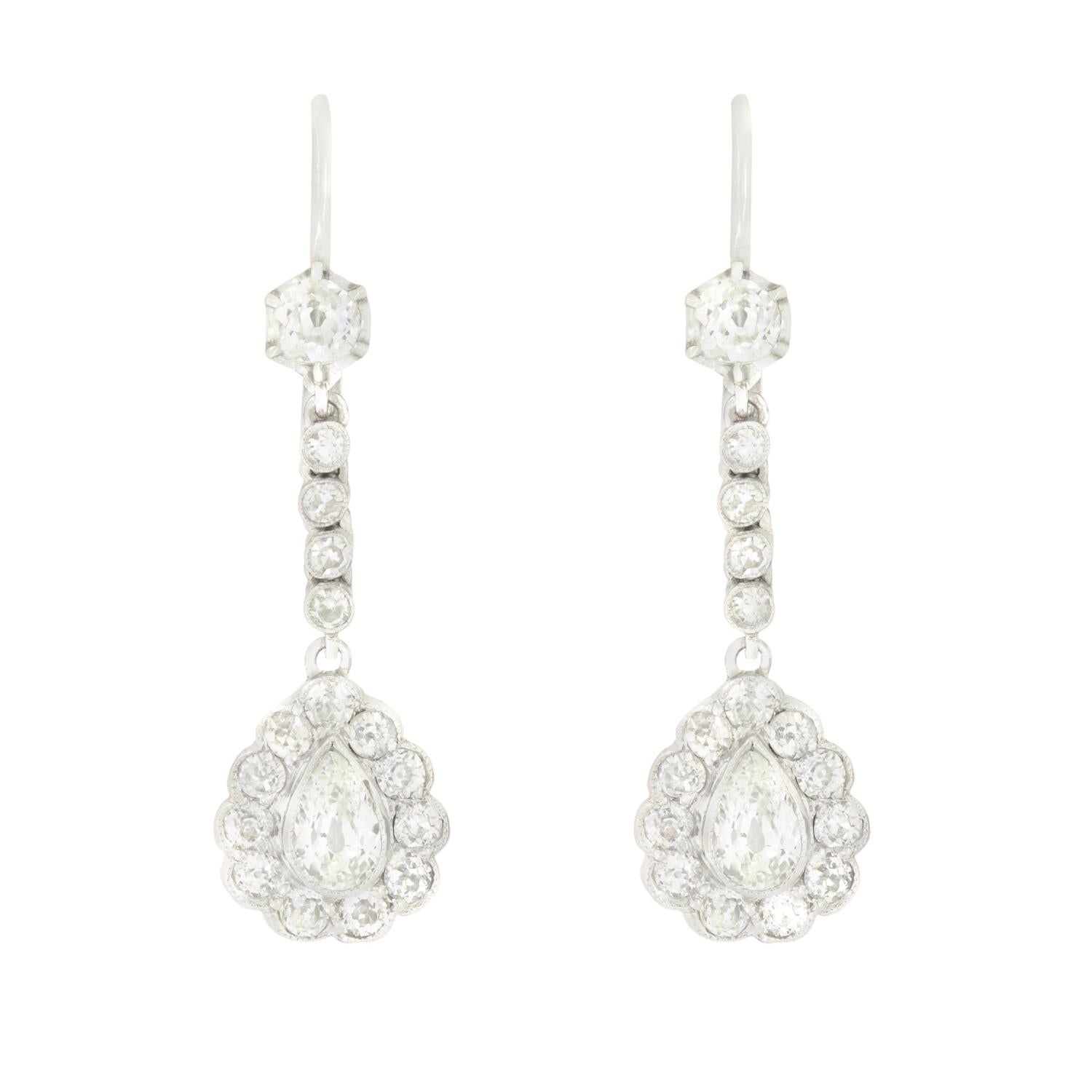 Pendientes Art Decó con gota de diamantes de 2,64 ct, c.1920 Corte pera en venta