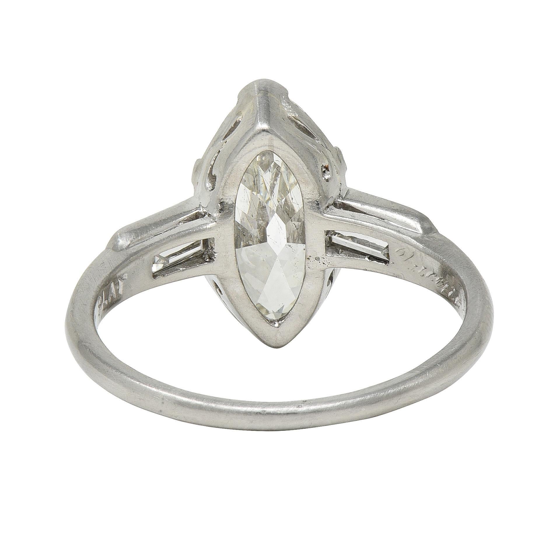 Taglio marquise Anello di fidanzamento vintage in platino con diamante taglio marquise 2,65 CTW Art of Vintage in vendita