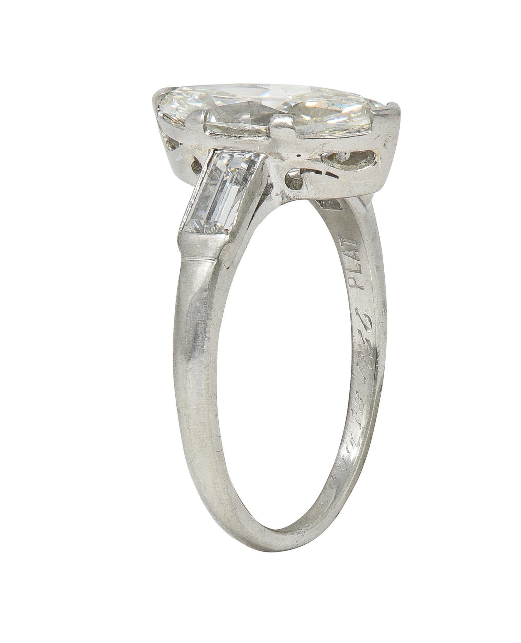 Anello di fidanzamento vintage in platino con diamante taglio marquise 2,65 CTW Art of Vintage in vendita 3