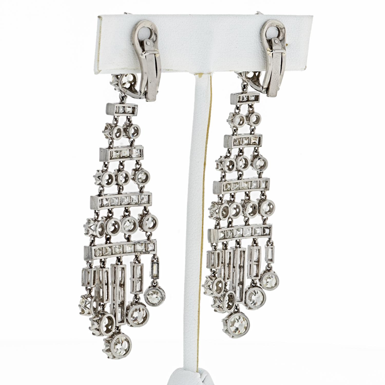 Old Mine Cut Art Deco 27 Carat Chandelier Diamond Earrings in Platinum