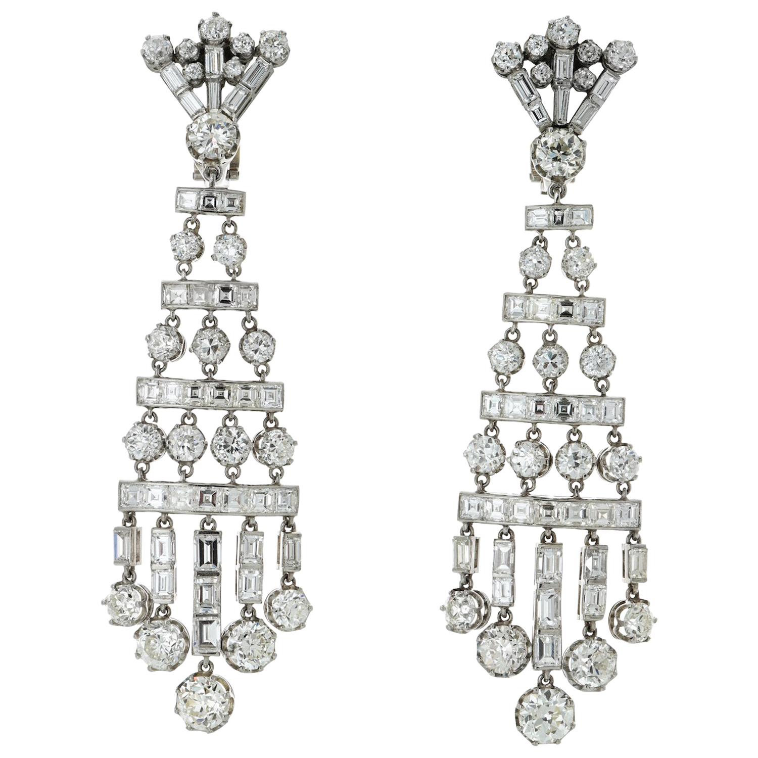 Art Deco 27 Carat Chandelier Diamond Earrings in Platinum