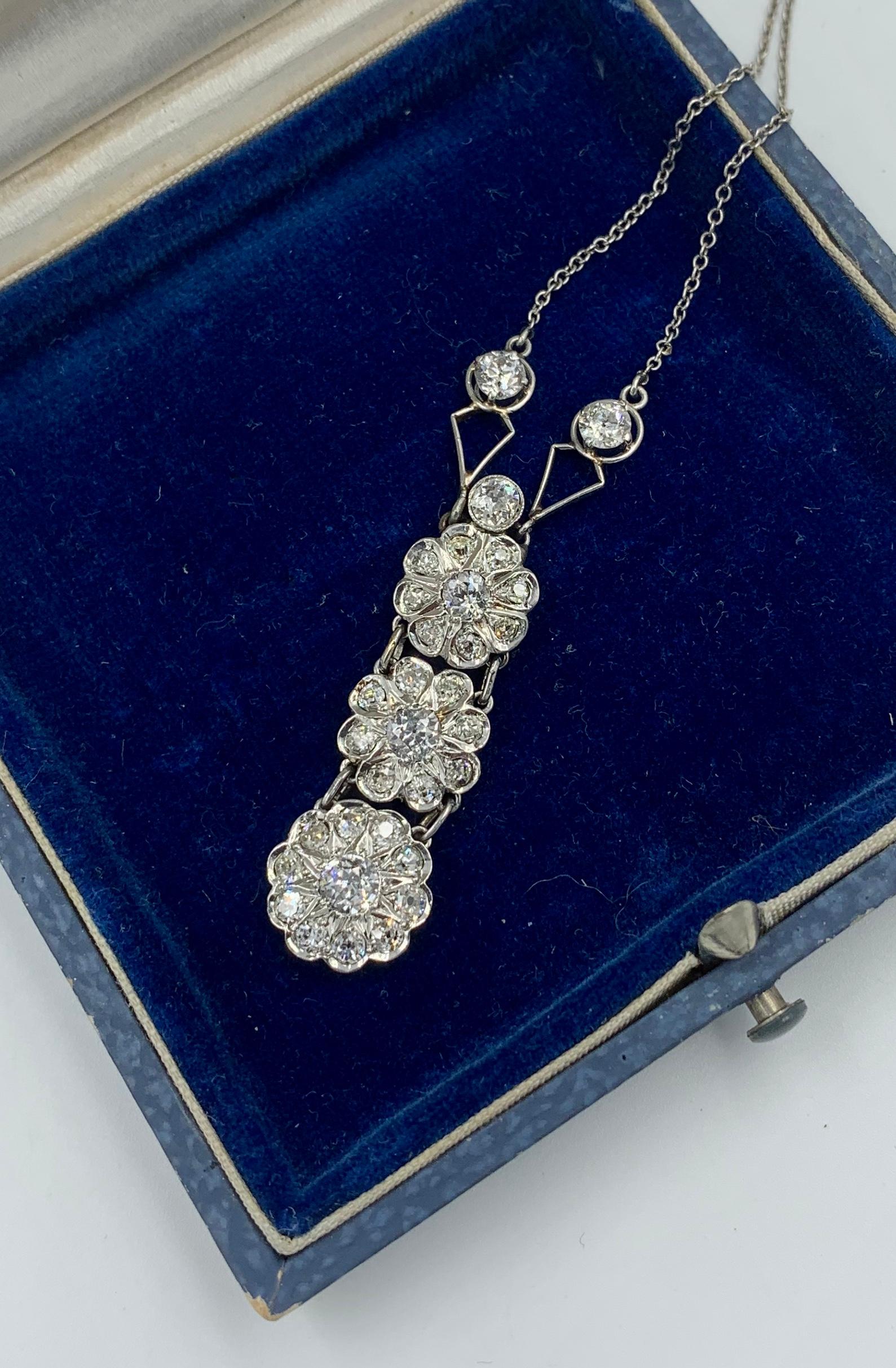 Art Deco 2.7 Carat Old European Cut Diamond Platinum Pendant Necklace Antique For Sale 2