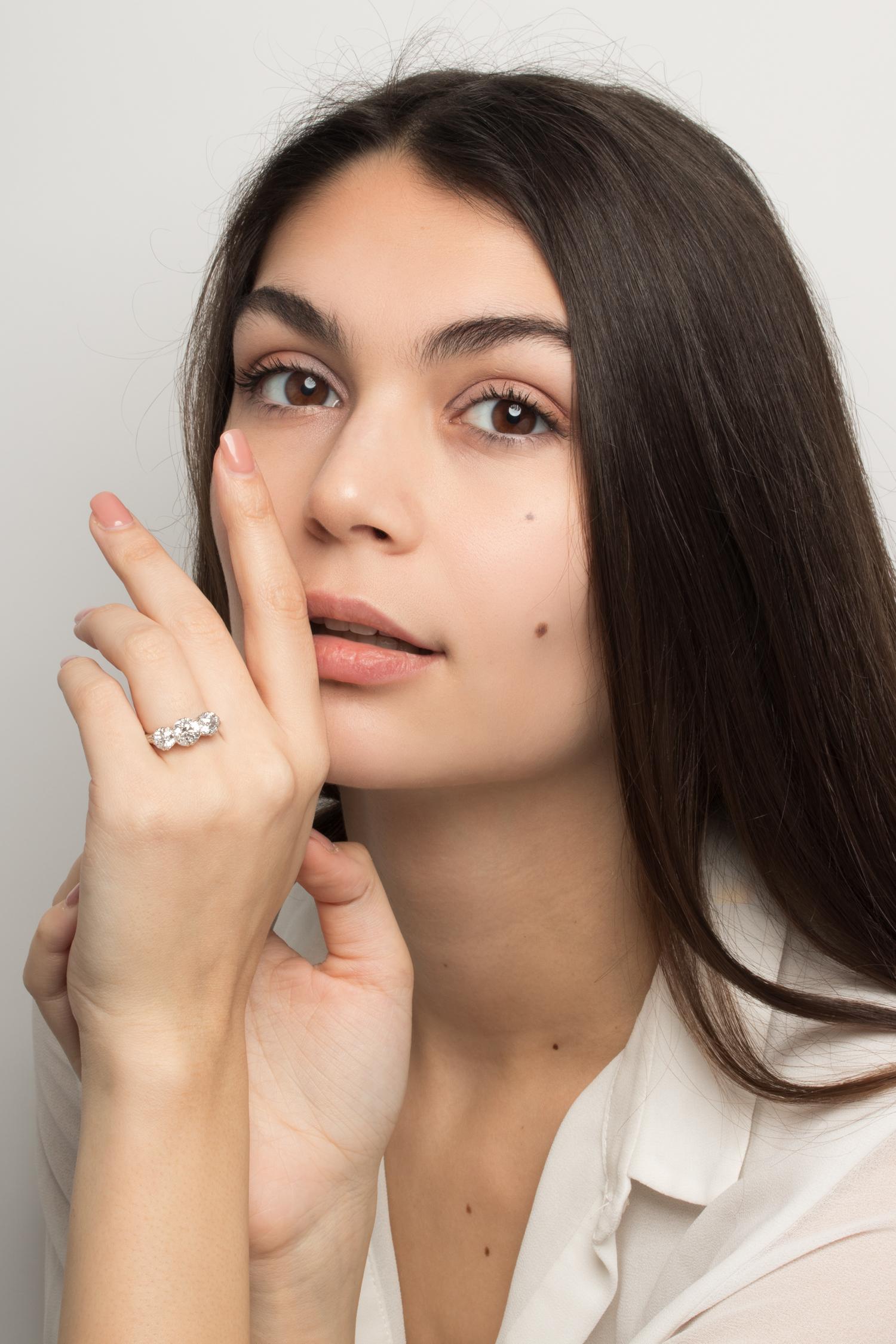 Art Deco 2.70 Carat Diamond Three Stone Ring, circa 1920s at 1stDibs