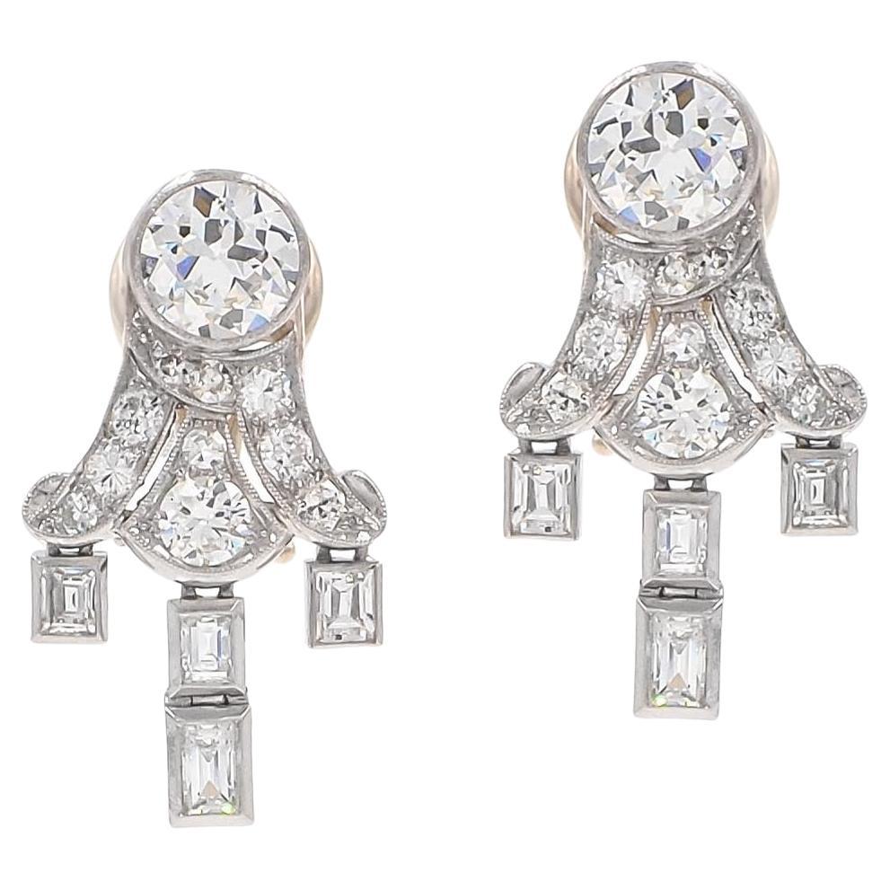 Art Deco 2,75 Ctw. Geometrische „ Pagoden“-Ohrringe mit Diamanten im gemischten Schliff