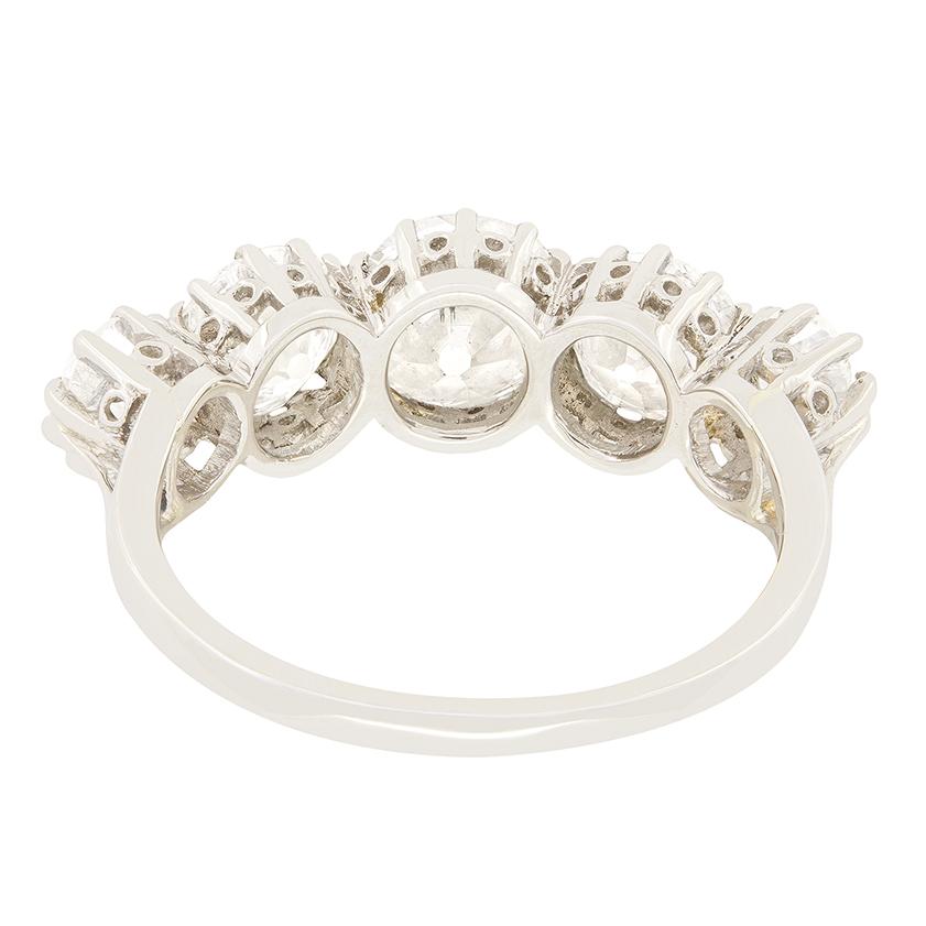 Art Deco 2,75ct Diamant Fünf Stein Ring, ca. 1920er Jahre (Alteuropäischer Brillantschliff) im Angebot