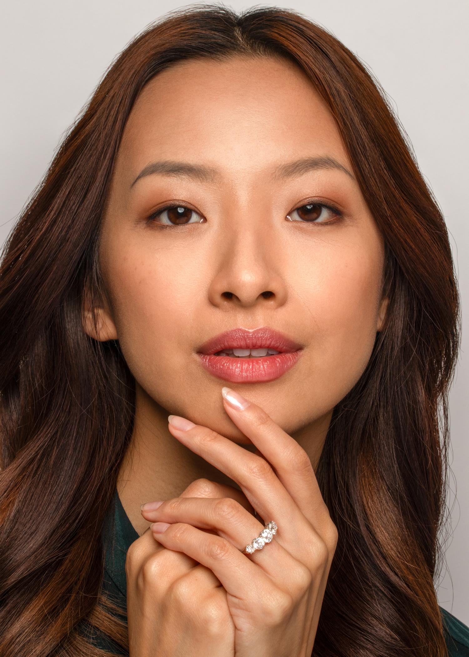 Femenino o masculino Anillo Art Déco de cinco piedras y 2,75 quilates de diamantes, c.1920 en venta