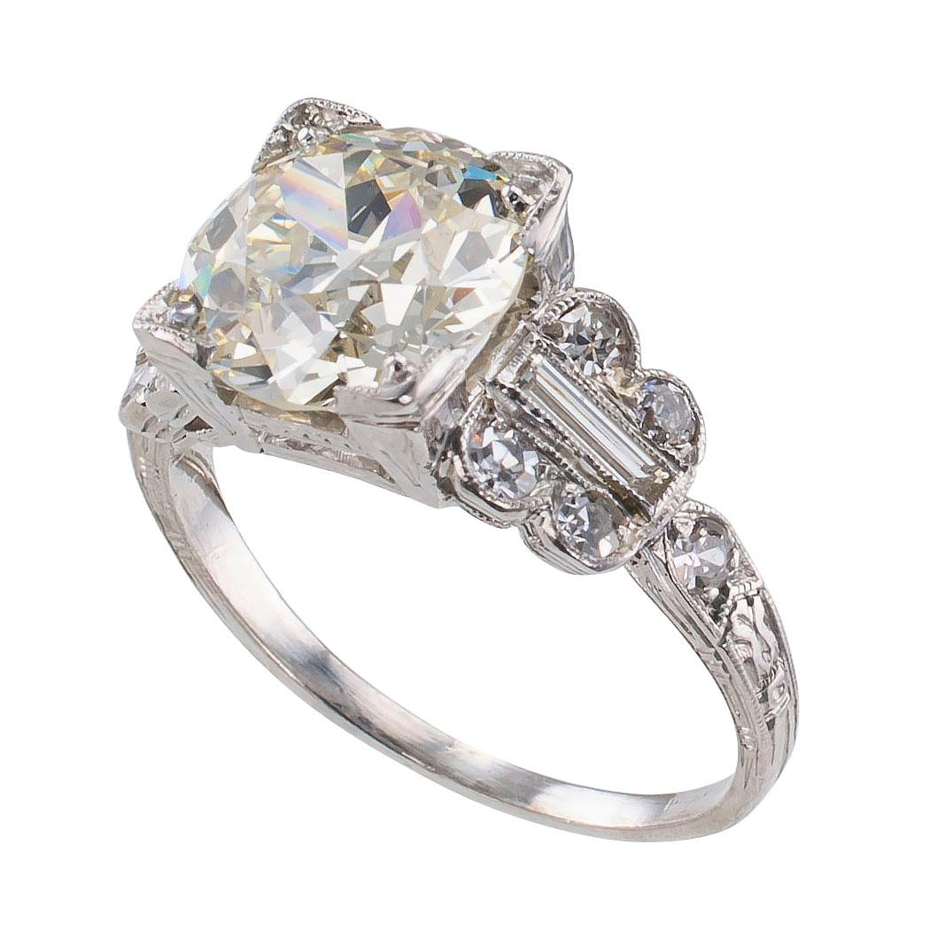 Art Deco 2.76 carats diamond solitaire platinum engagement ring, circa 1925. The ring features an old European-cut diamond weighing 2.76 carats, accompanied by a report from EGL-USA stating that the diamond is L color and VS1 clarity, on an Art Deco