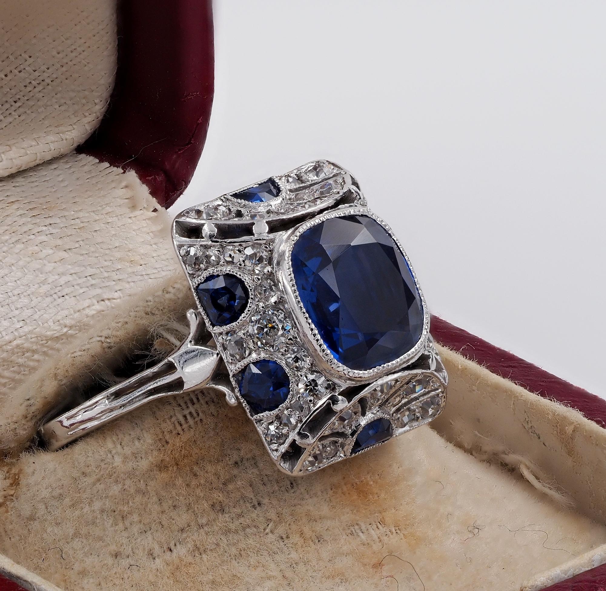 Art Deco Certified 2.83 Burma Sapphire Diamond Rare Ring In Good Condition For Sale In Napoli, IT