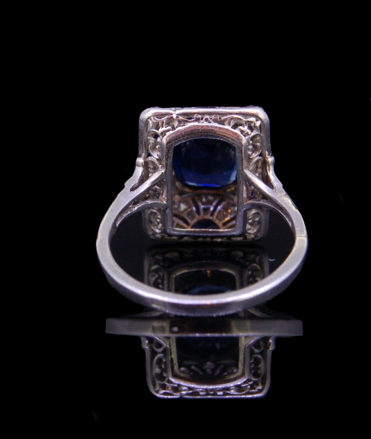 Art Deco Style 2.83 Carat Burma Blue Sapphire and Diamond Platinum Ring In Good Condition For Sale In London, GB