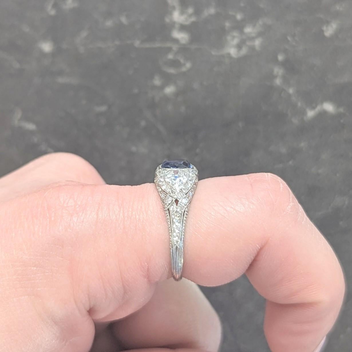 Art Deco 2.85 CTW No Heat Ceylon Sapphire Diamond Platinum Vintage Bombé Ring For Sale 7