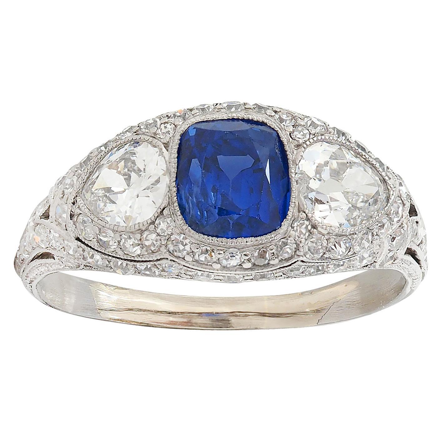 Art Deco 2.85 CTW No Heat Ceylon Sapphire Diamond Platinum Vintage Bombé Ring For Sale 4
