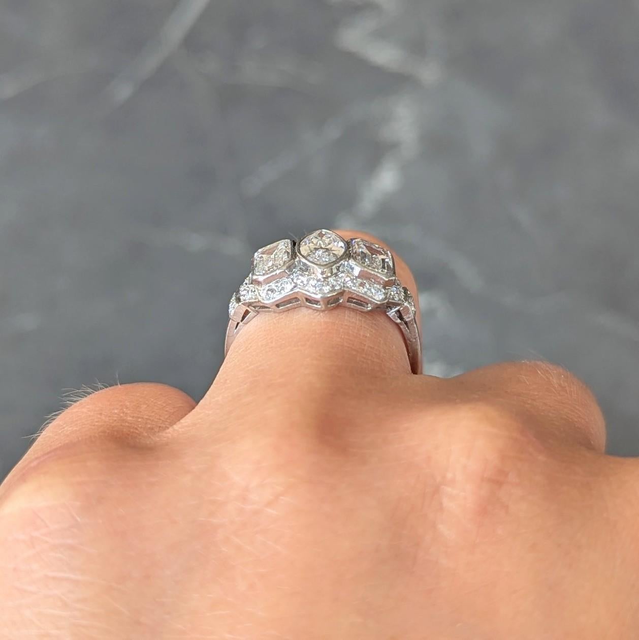 Art Deco 2.87 CTW Marquise Schliff Diamant Platin Vintage Halo Verlobungsring im Angebot 7