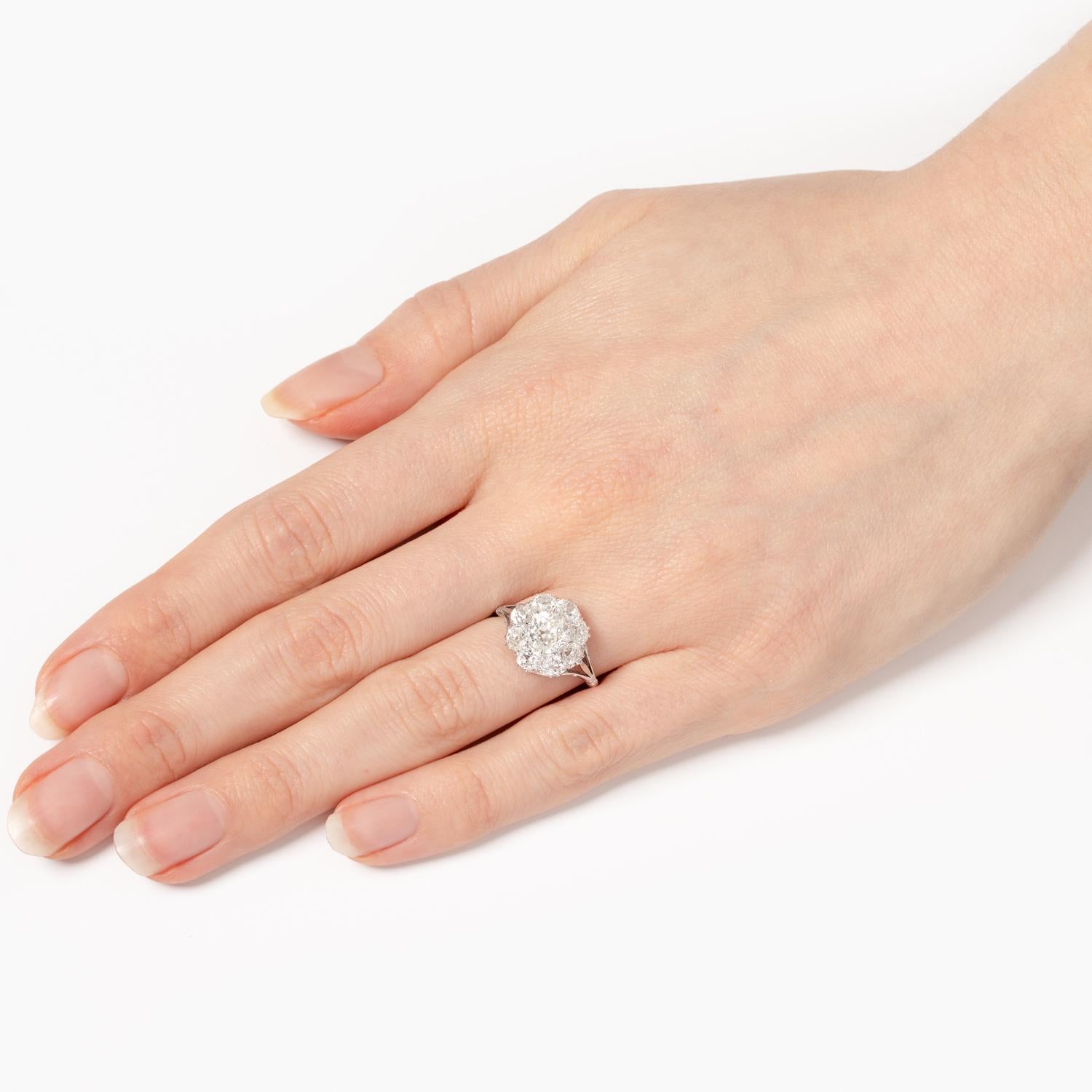 Women's or Men's Art Deco 2.90ct Diamond Cluster Ring, c.1920s For Sale