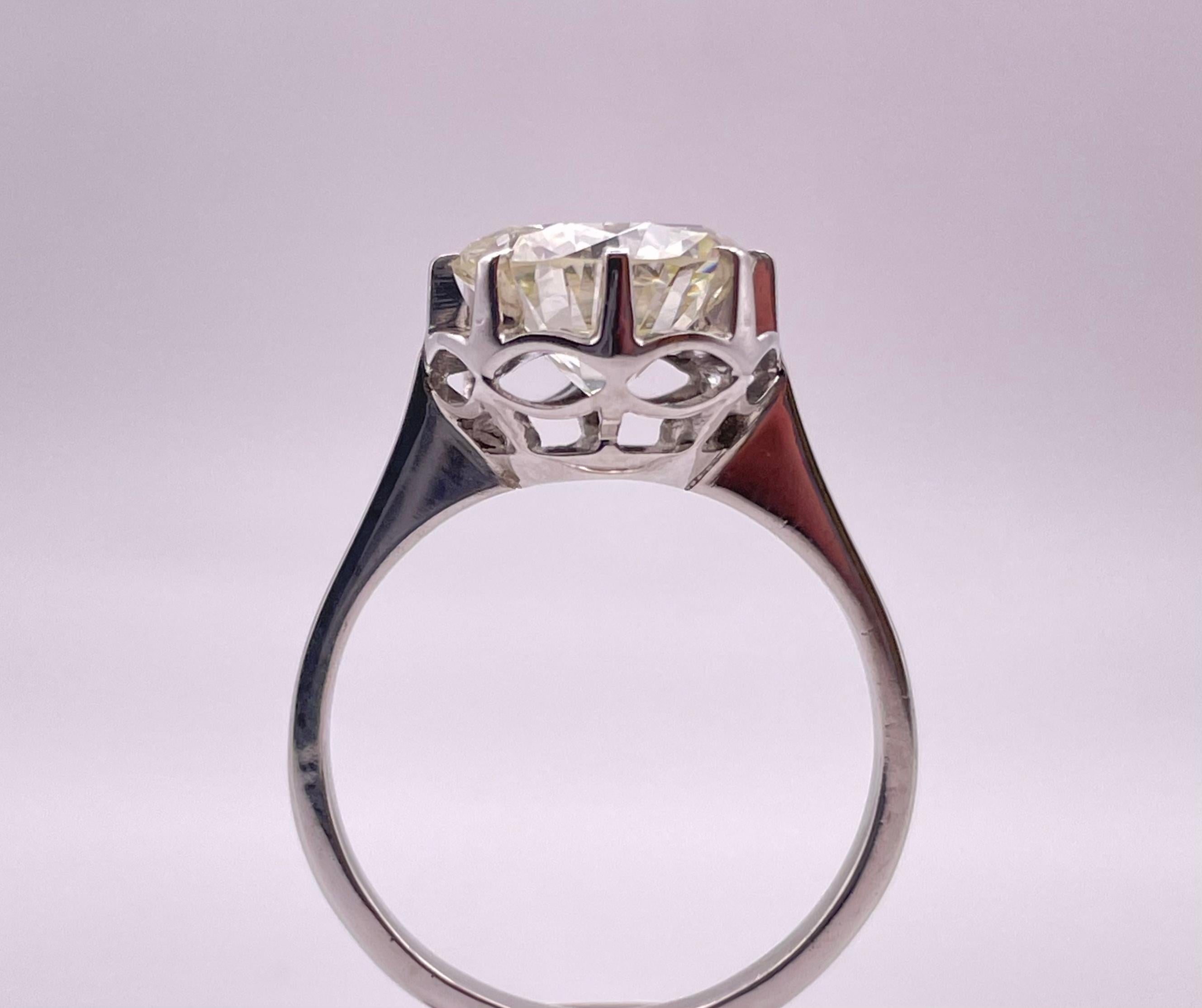 Brilliant Cut Art Deco 2.91 Carat Old Cut Diamond Solitaire Engagement Ring, circa 1950