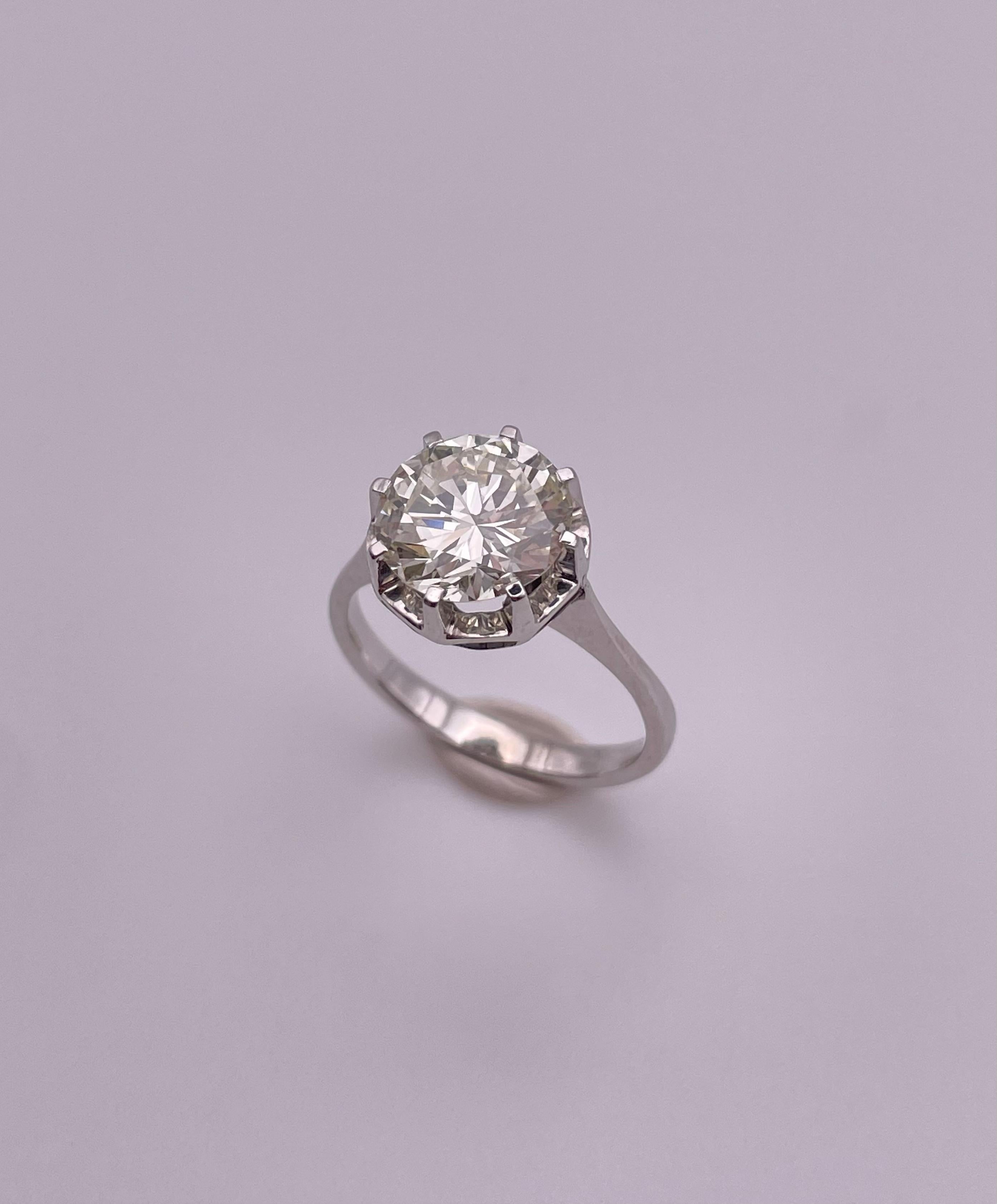 Women's or Men's Art Deco 2.91 Carat Old Cut Diamond Solitaire Engagement Ring, circa 1950