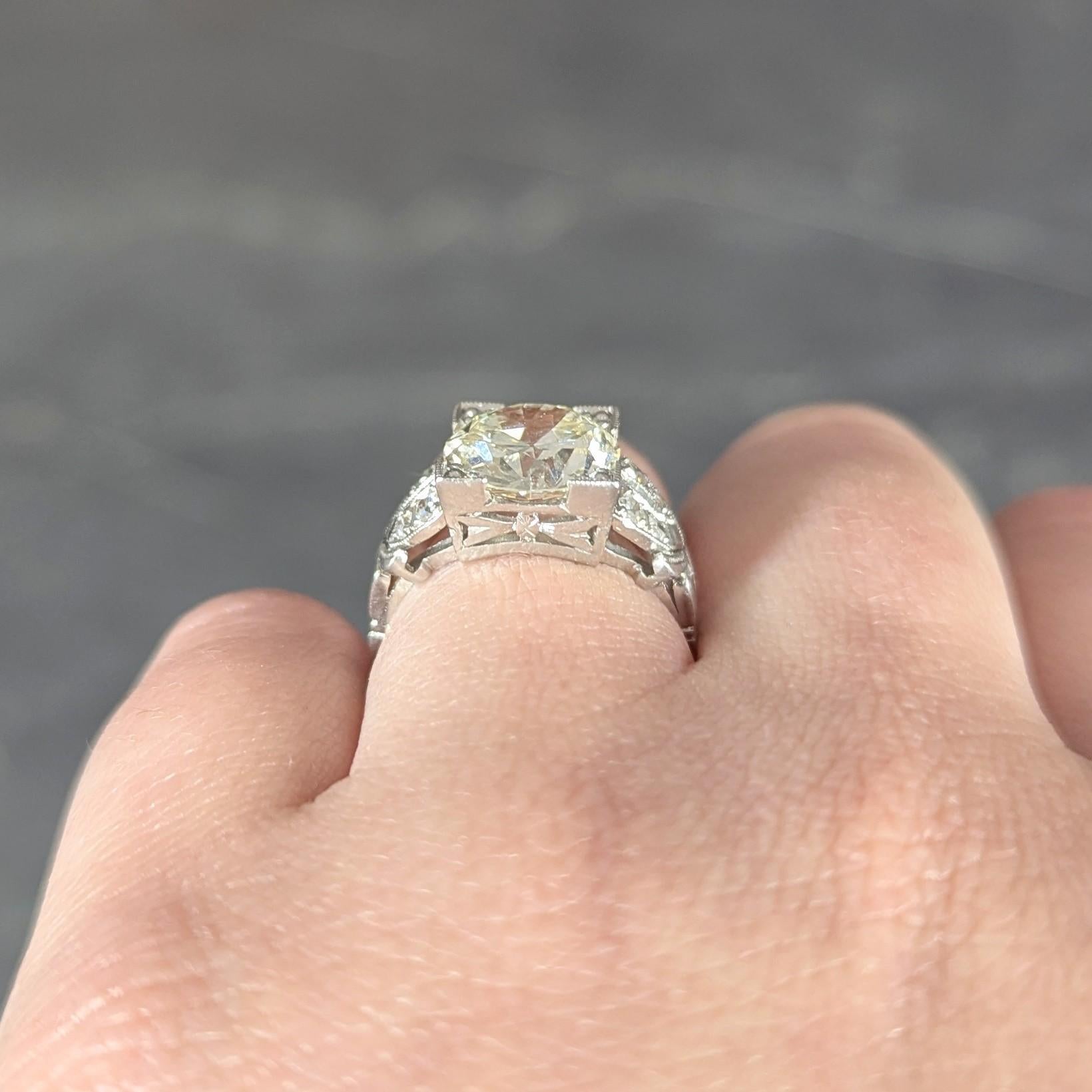 Bague de fiançailles vintage Art déco avec boucle en platine et diamants européens 2,95 carats certifiés GIA en vente 5
