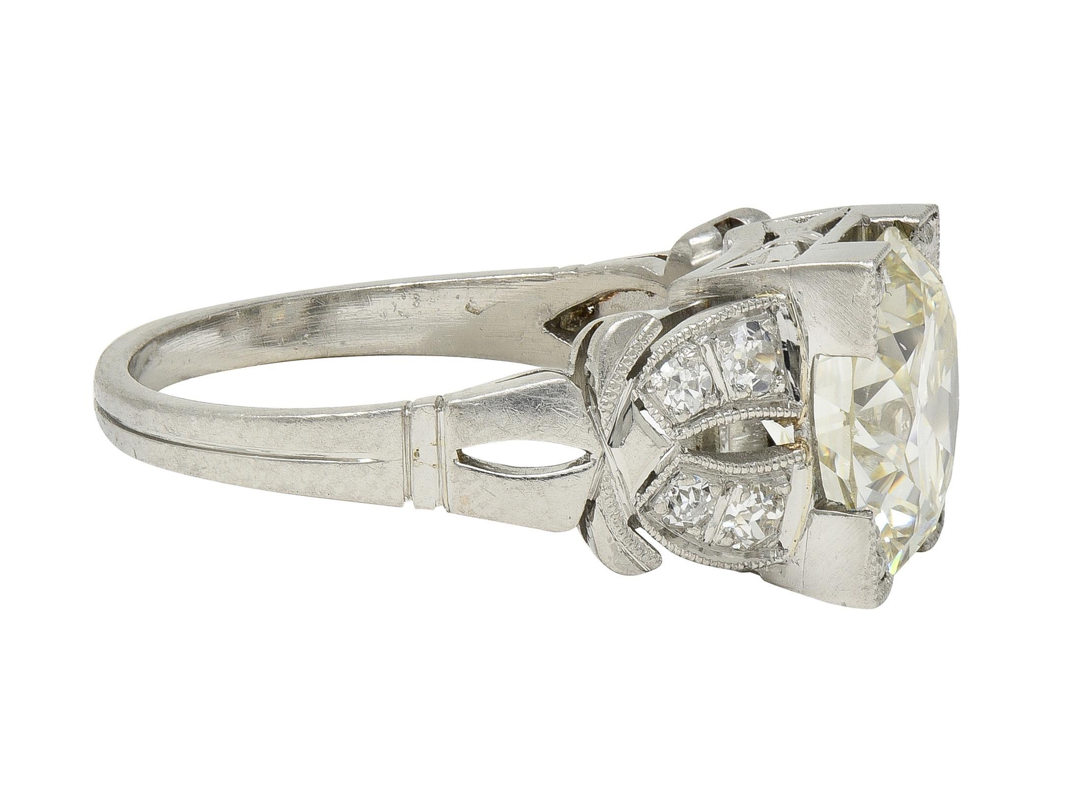 Bague de fiançailles vintage Art déco avec boucle en platine et diamants européens 2,95 carats certifiés GIA Excellent état - En vente à Philadelphia, PA