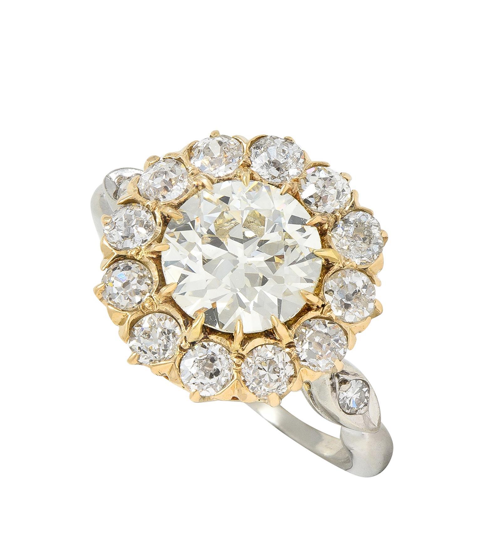 Art Deco 2,95 Karat Diamant im alteuropäischen Schliff 14 Karat Gold Cluster-Ring GIA im Angebot 3