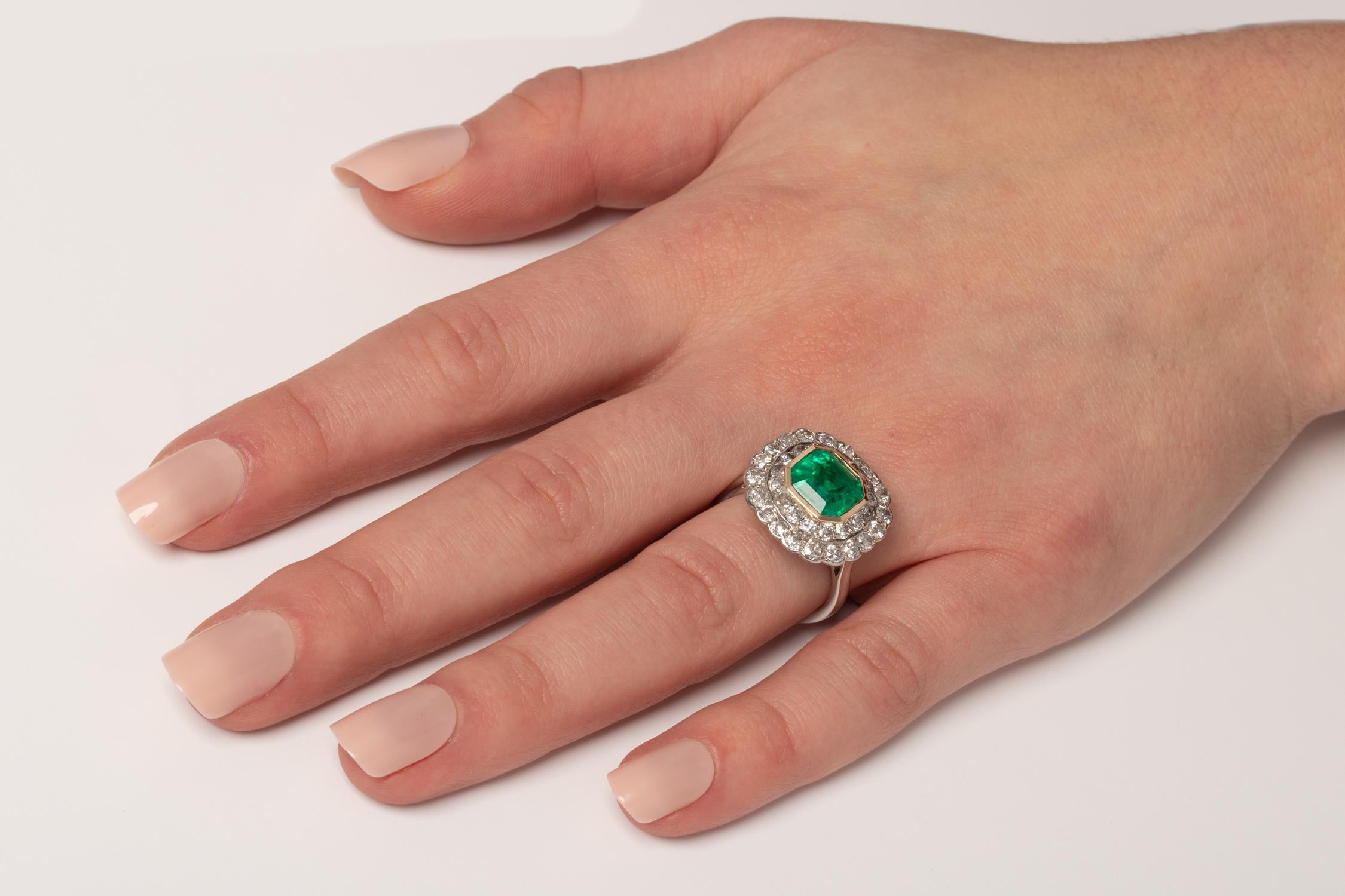 Women's or Men's Art Deco 2.97ct Emerald and Diamond Ring, c.1920s For Sale