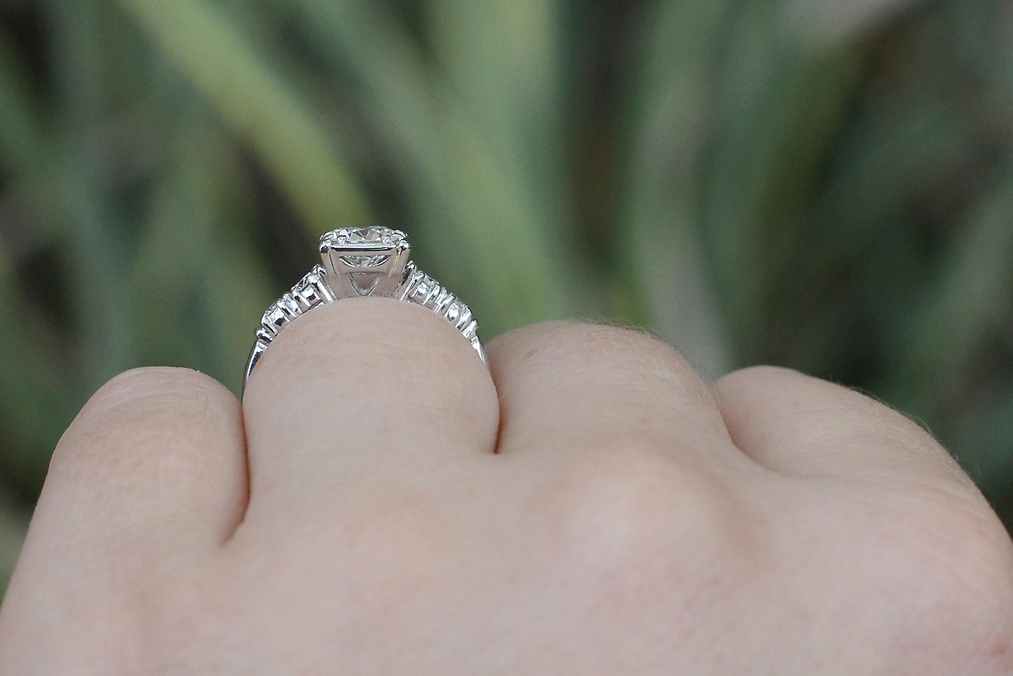 Round Cut Art Deco 3/4 Carat Diamond Antique Engagement Ring For Sale