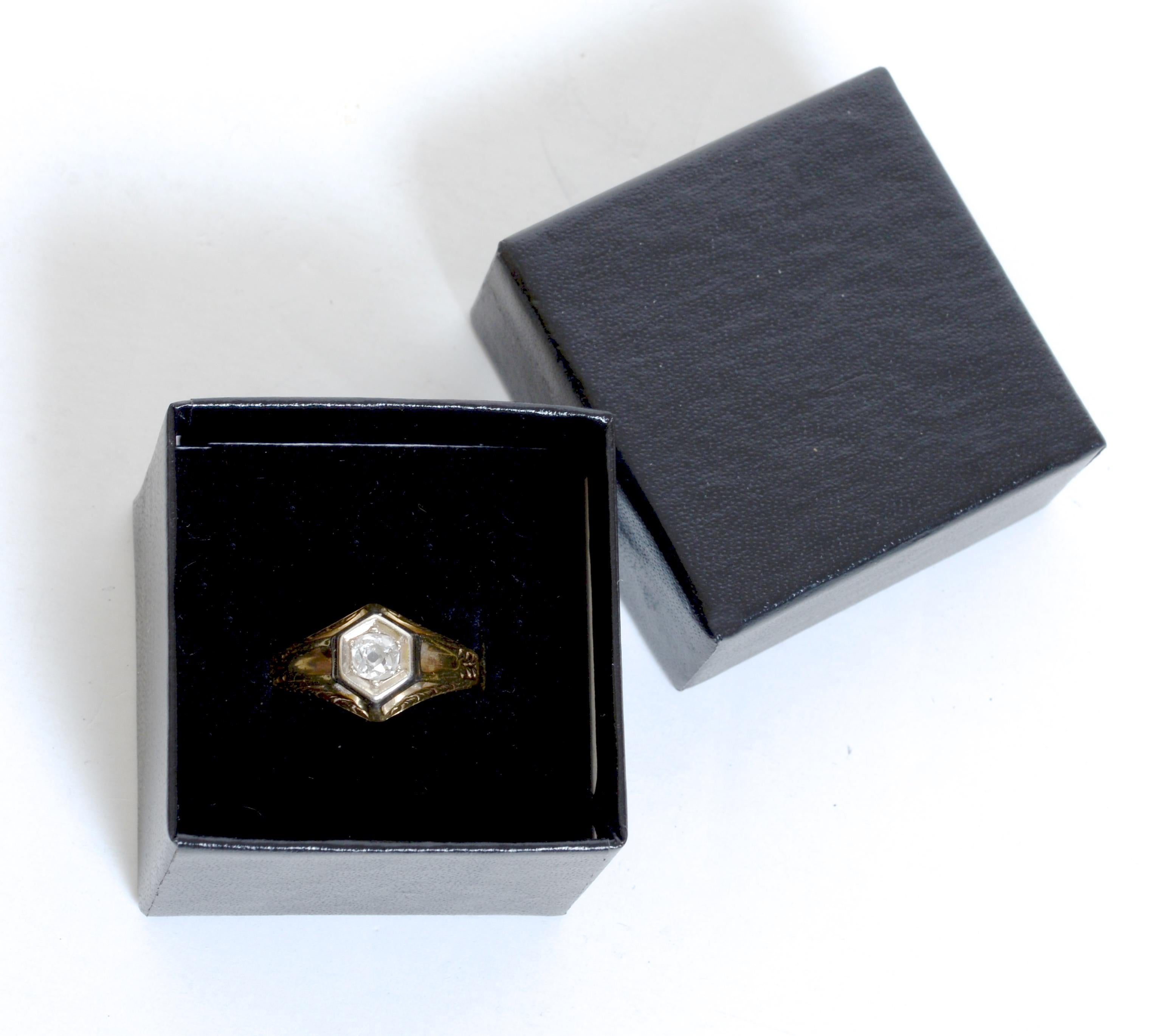 Art Deco .375 Carat Old Mine Cut Diamond Solitaire Ring Set in 14/18ct Gold in vendita 1