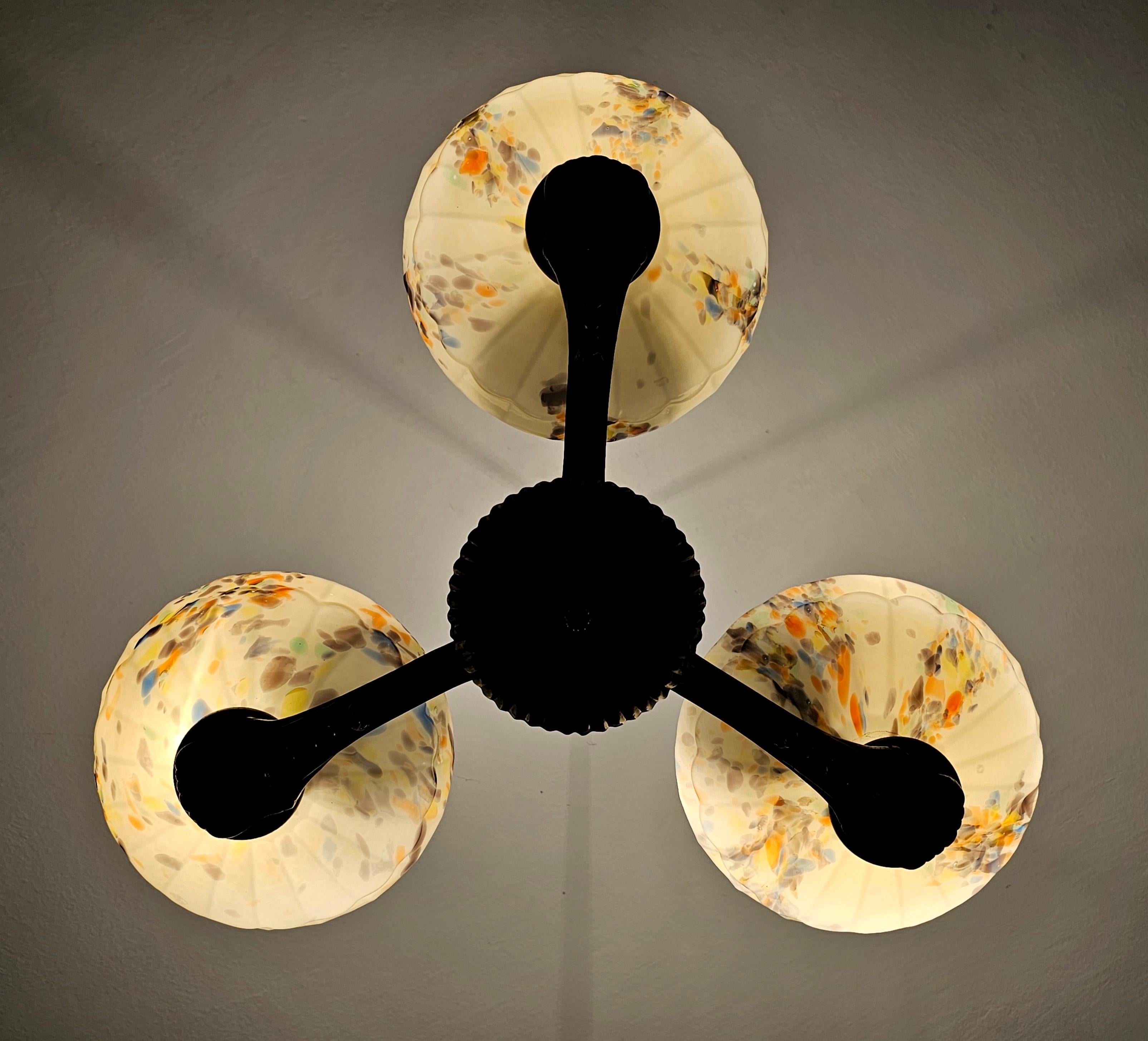 Mid-20th Century Art Deco 3-Arm Chandelier with Spotted Cream Glass Shades, Yugoslavia 1940s