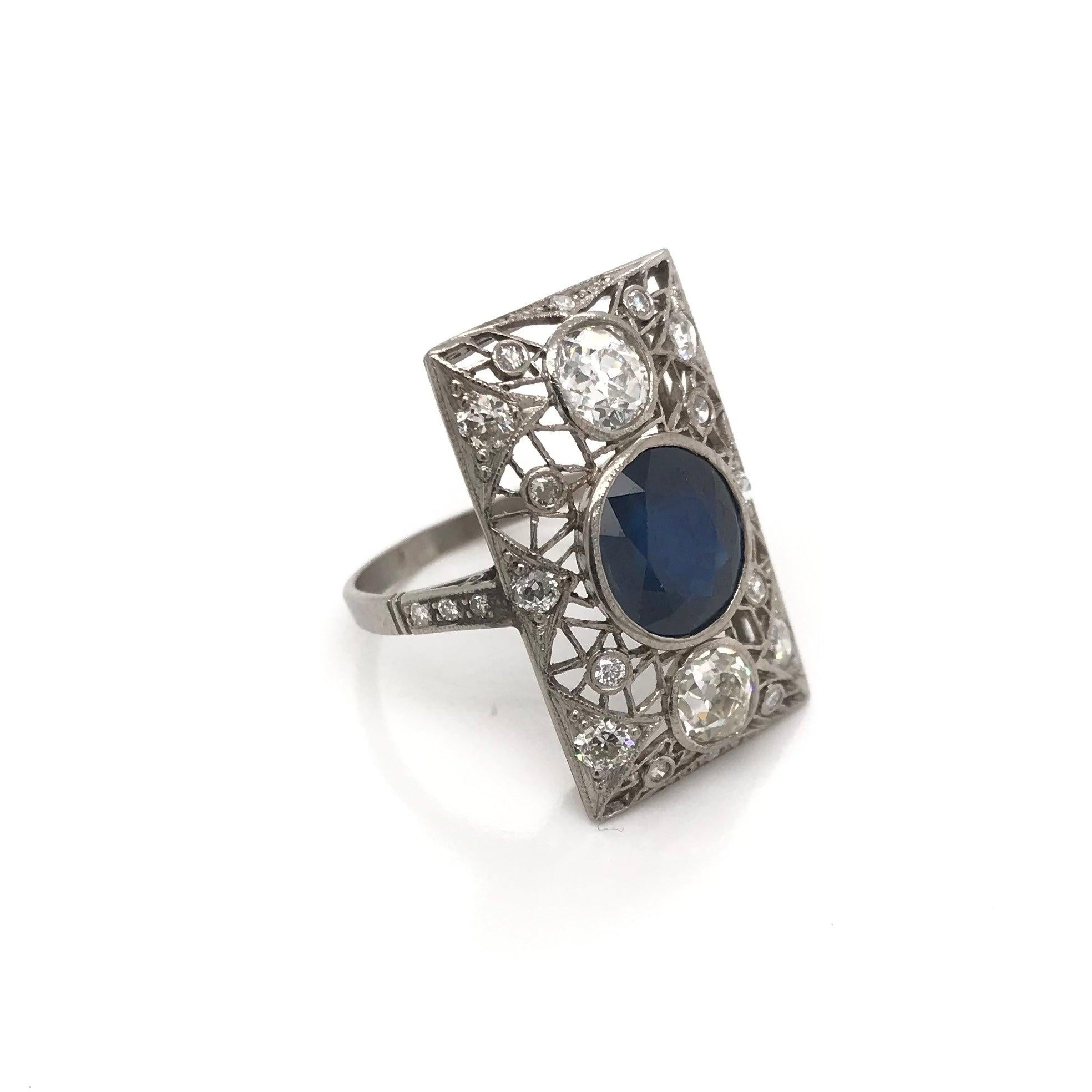 Art Deco 3 Carat Sapphire and Diamond Platinum Filigree Ring For Sale 2