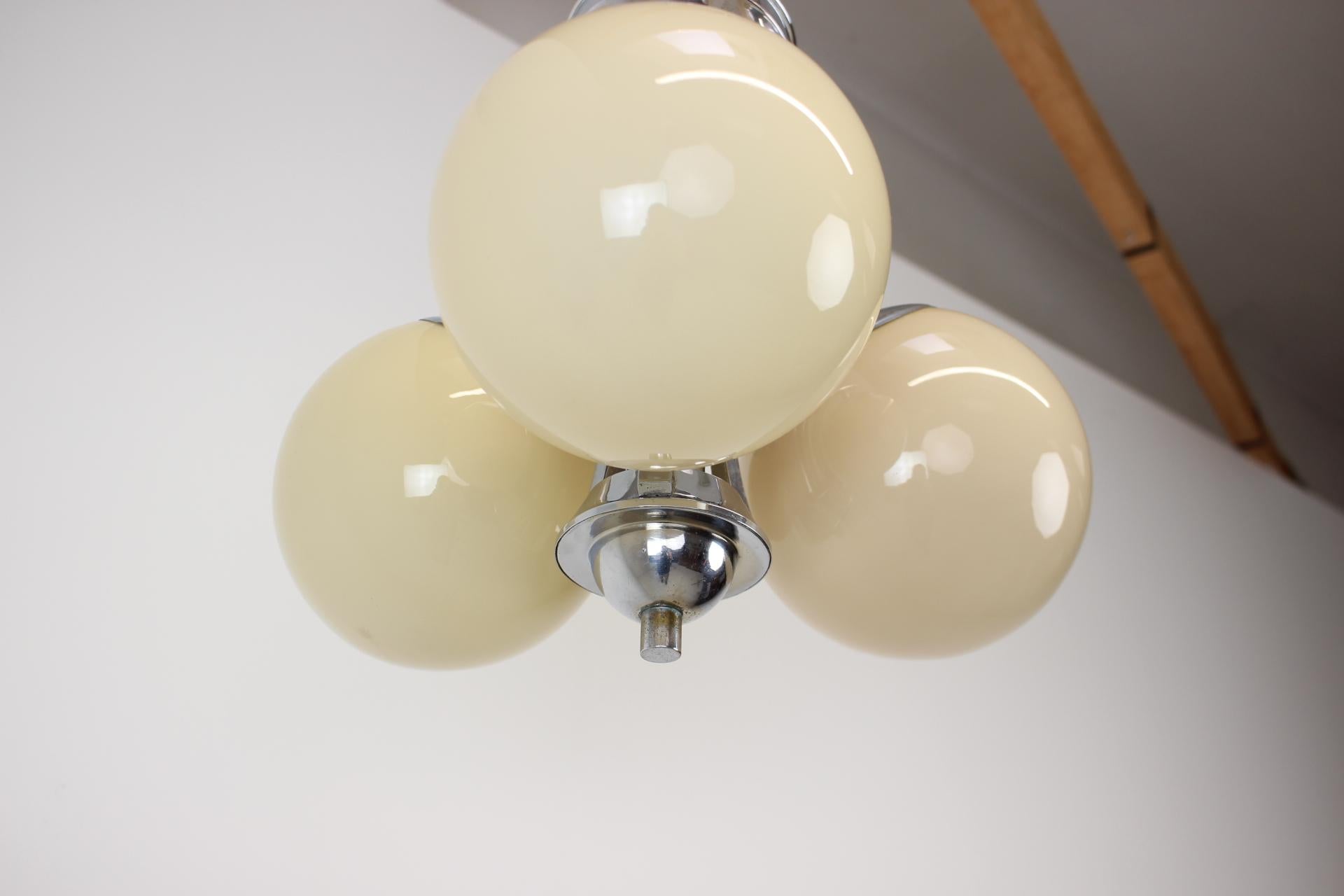 Mid-20th Century Art Deco 3-Flamming Chandelier, 1930s For Sale