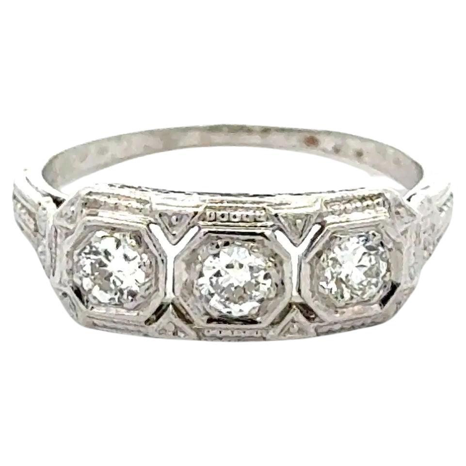 Art Deco 3 Stone Diamond Gold Vintage Ring en vente