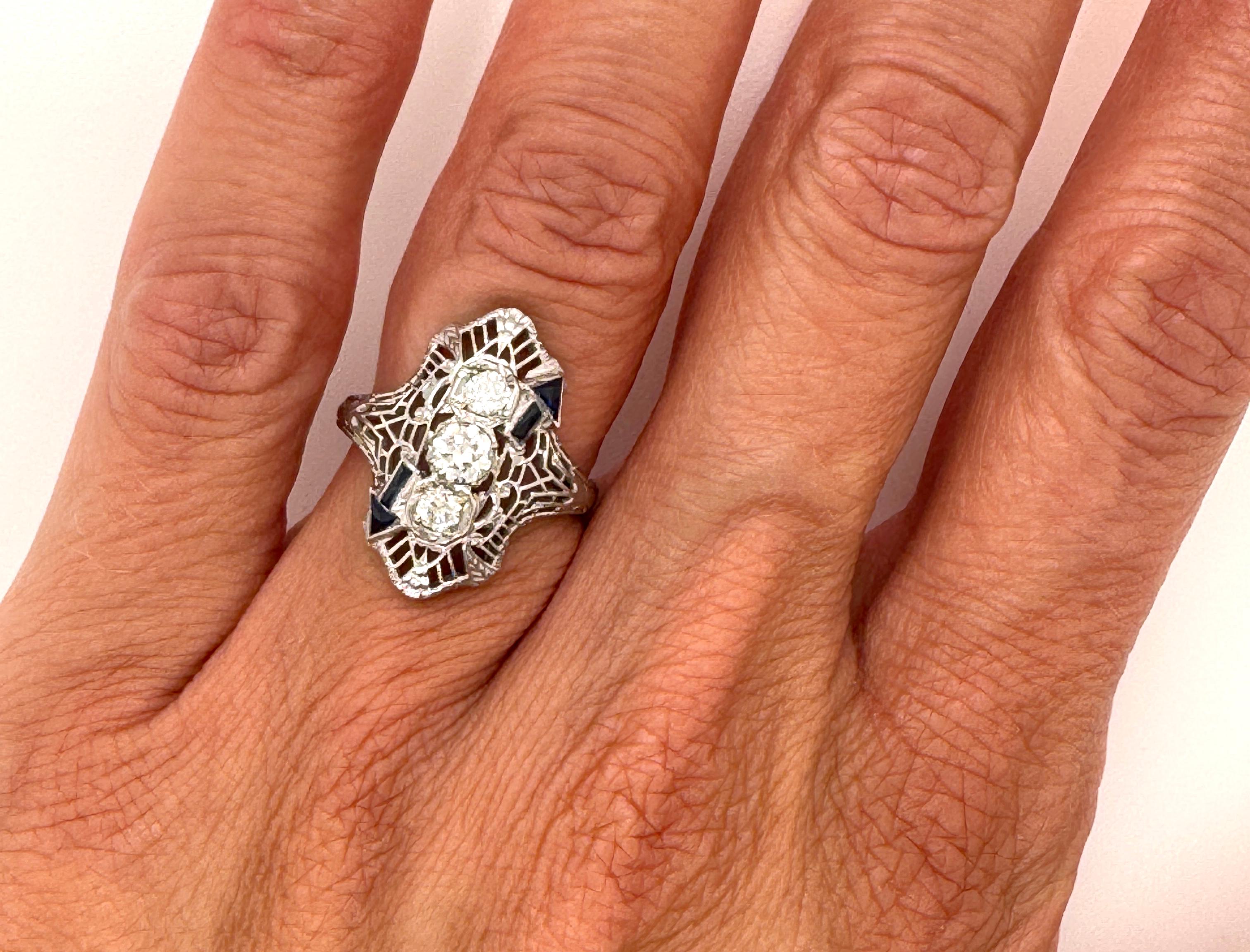 Women's Art Deco 3 Stone Diamond Ring .81ct French Cut Arrow Sapphire 18k Original 1930' For Sale