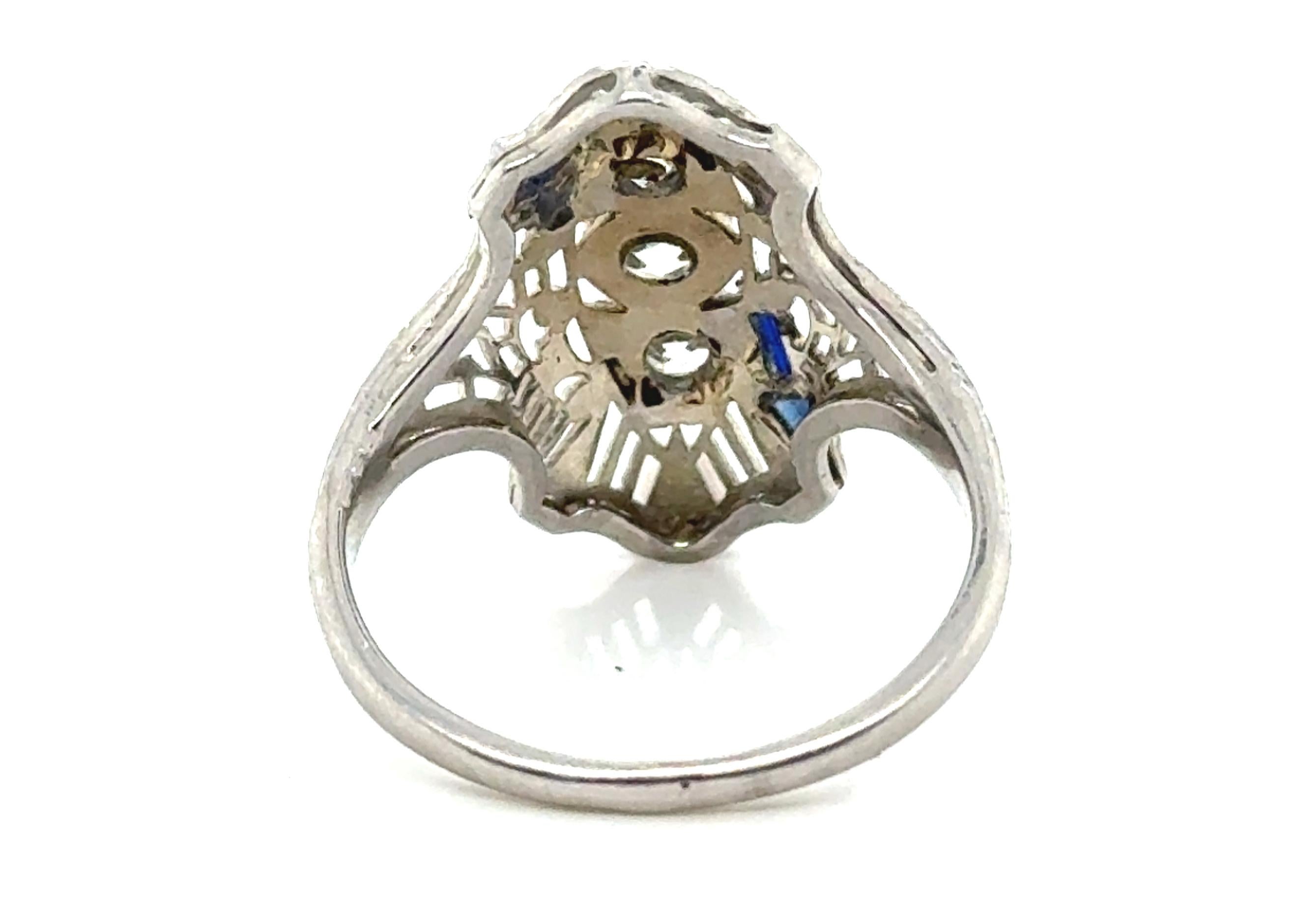 Art Deco 3 Stone Diamond Ring .81ct French Cut Arrow Sapphire 18k Original 1930' In Excellent Condition For Sale In Dearborn, MI