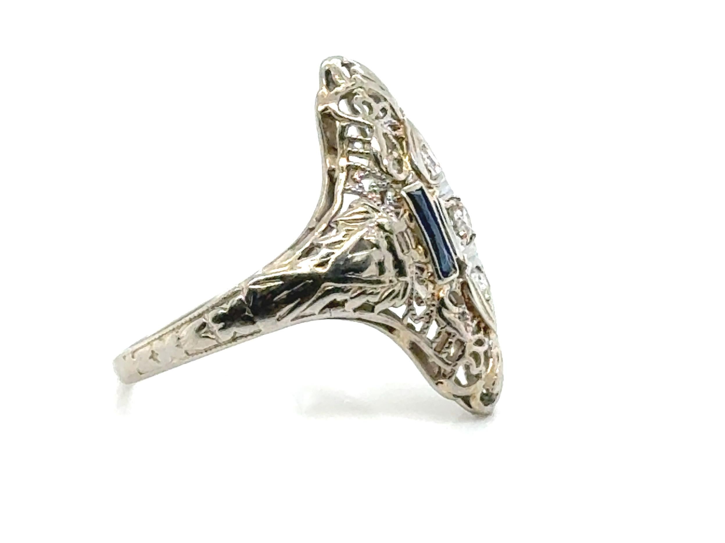 Autentico originale d'epoca degli anni '20-'30 con 3 pietre, diamante da 0,43 carati, zaffiro taglio francese, anello di fidanzamento da cocktail in stile Art Deco 18 carati


Con un vero diamante centrale di taglio europeo antico, estratto in modo