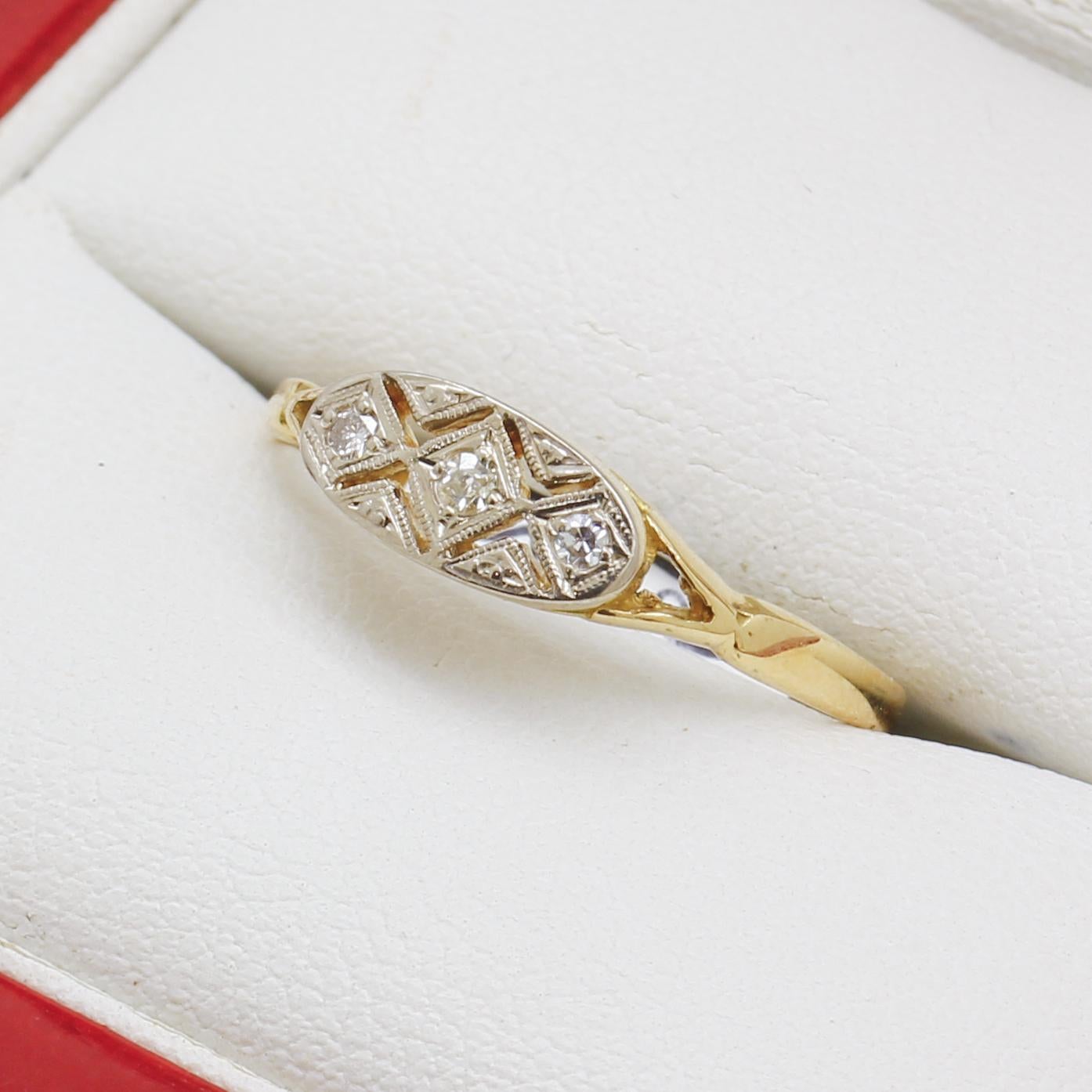 Art Deco 3 Stone Diamond Ring, Two Tone In Good Condition For Sale In BALMAIN, NSW