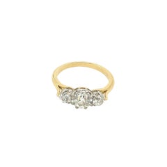 Anello Art Deco a tre pietre, con 1,62 carati di diamanti taglio vecchio europeo incastonati in oro 18 ct.