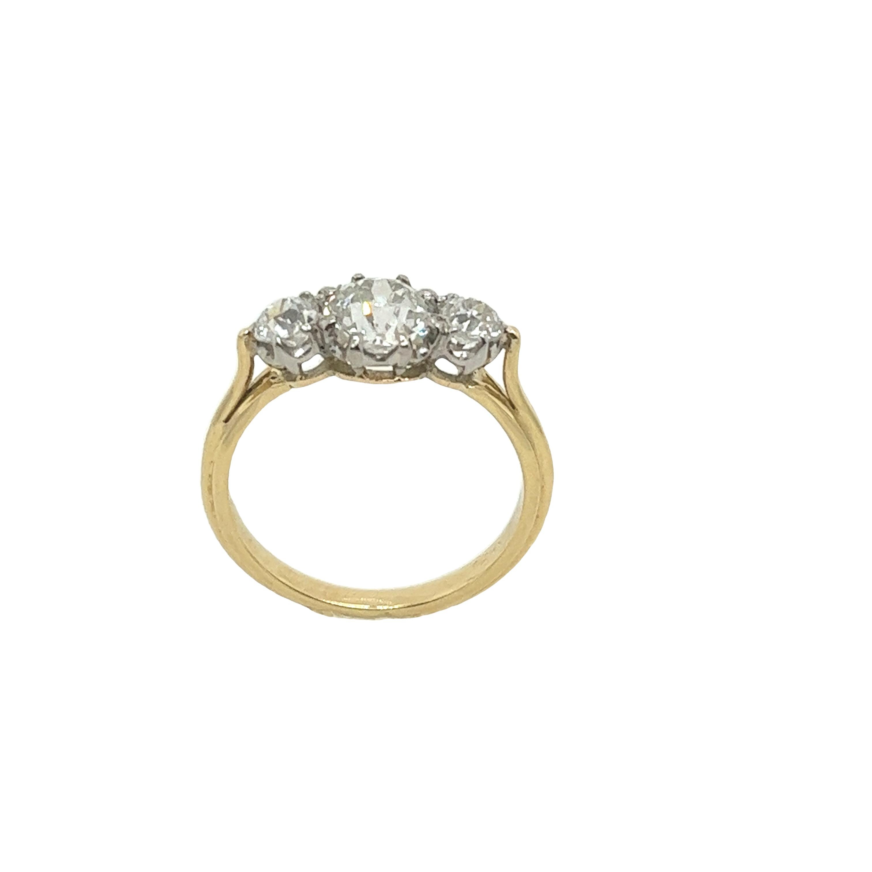 Art Deco 3-Stone Ring, Set With 1.62ct of Old European Cut Diamonds in 18ct Gold In Excellent Condition In London, GB
