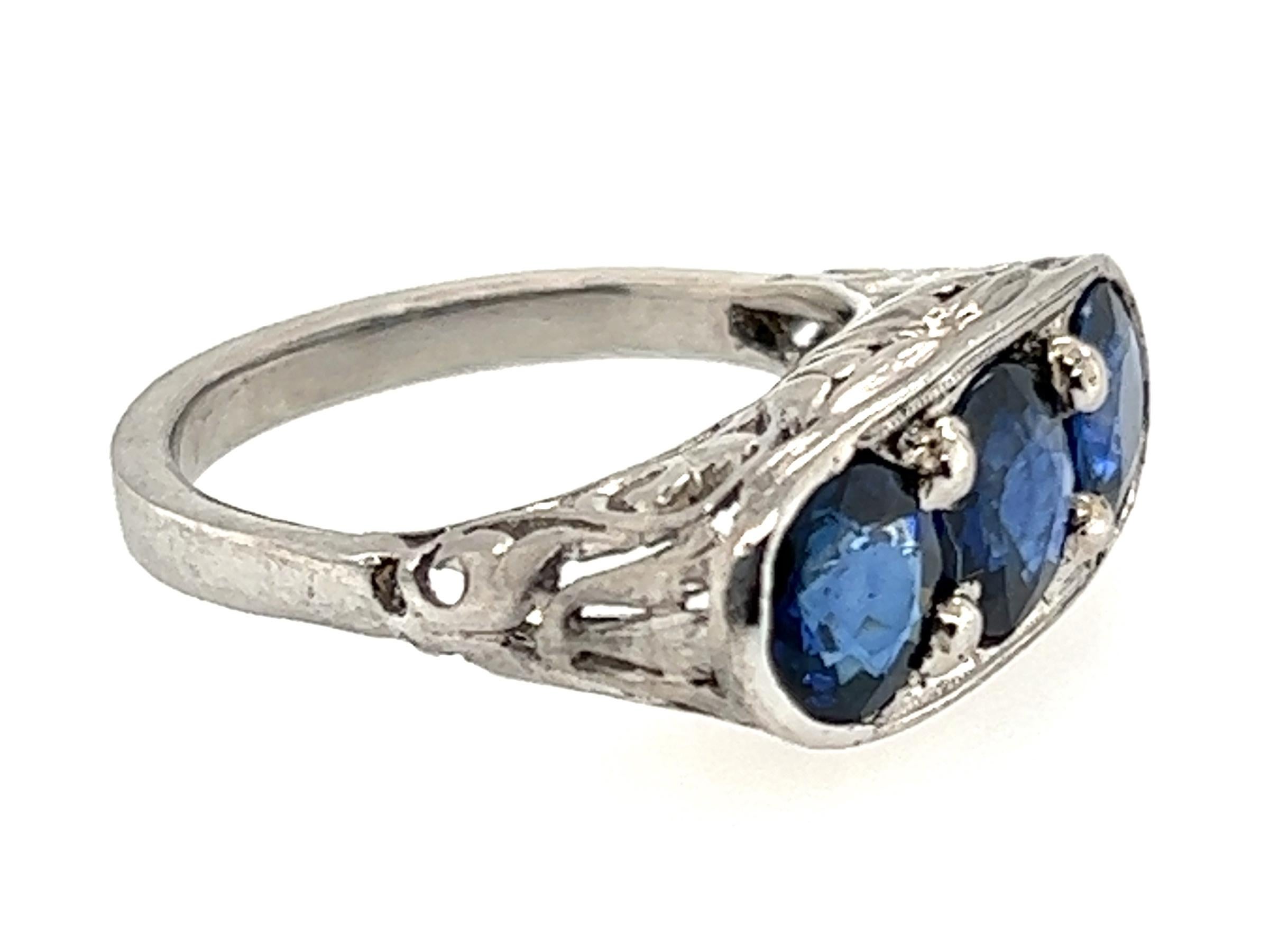 Women's Art Deco 3 Stone Sapphire Ring 3.51 Carat Round Cut Original 1920s Platinum For Sale