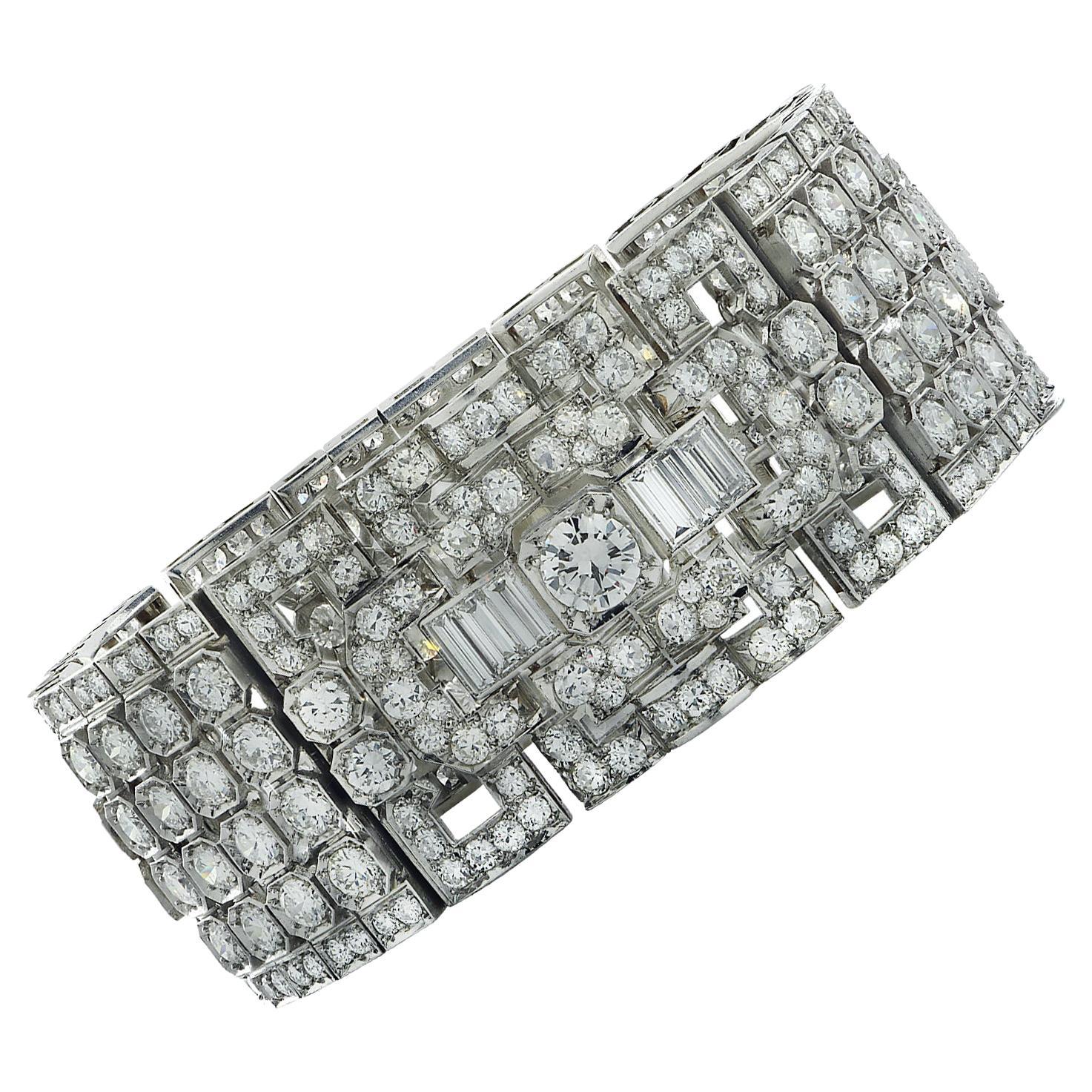 Art Deco 30 Carat Diamond Bangle Bracelet For Sale