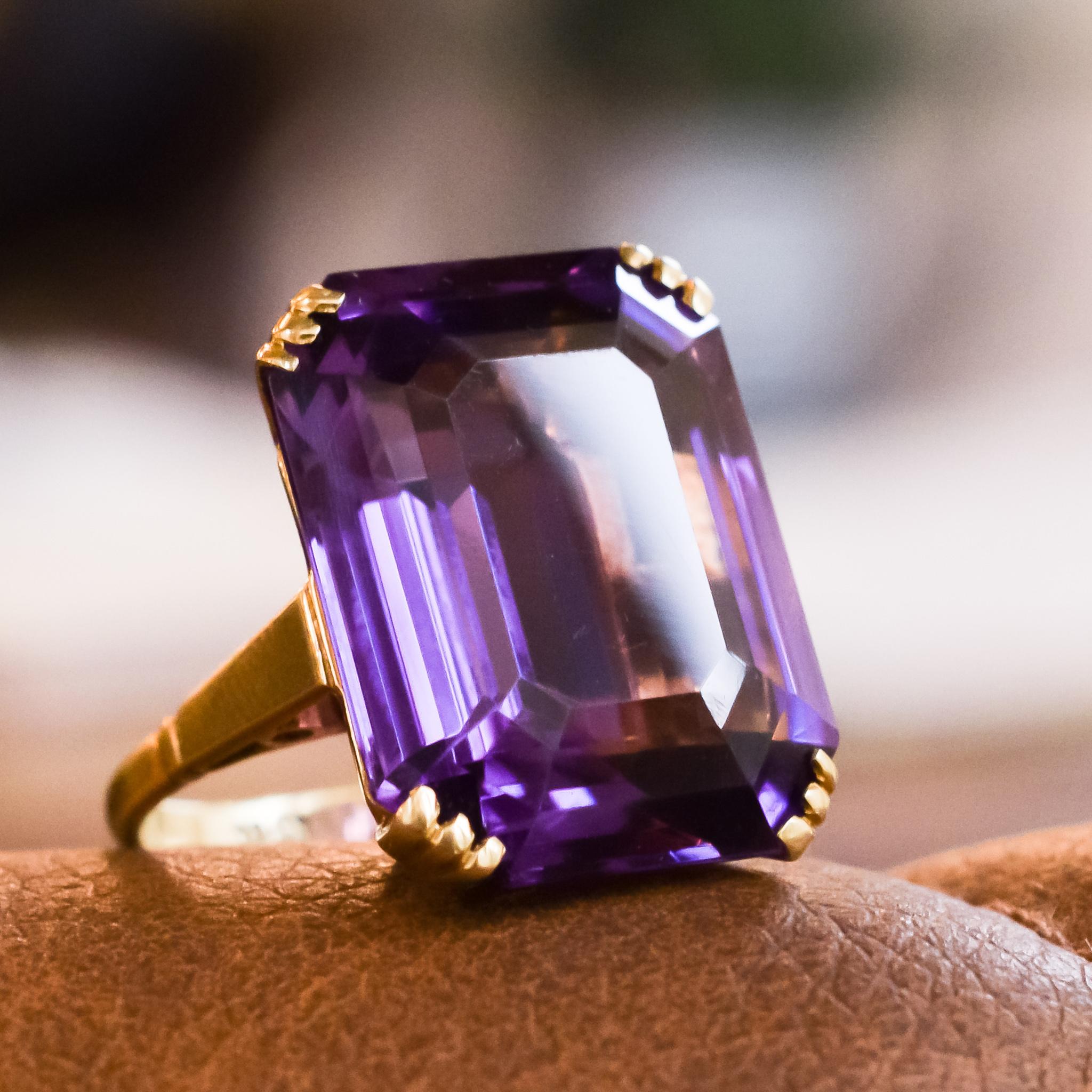 Women's Art Deco 30 Carat Siberian Amethyst Single-Stone Ring