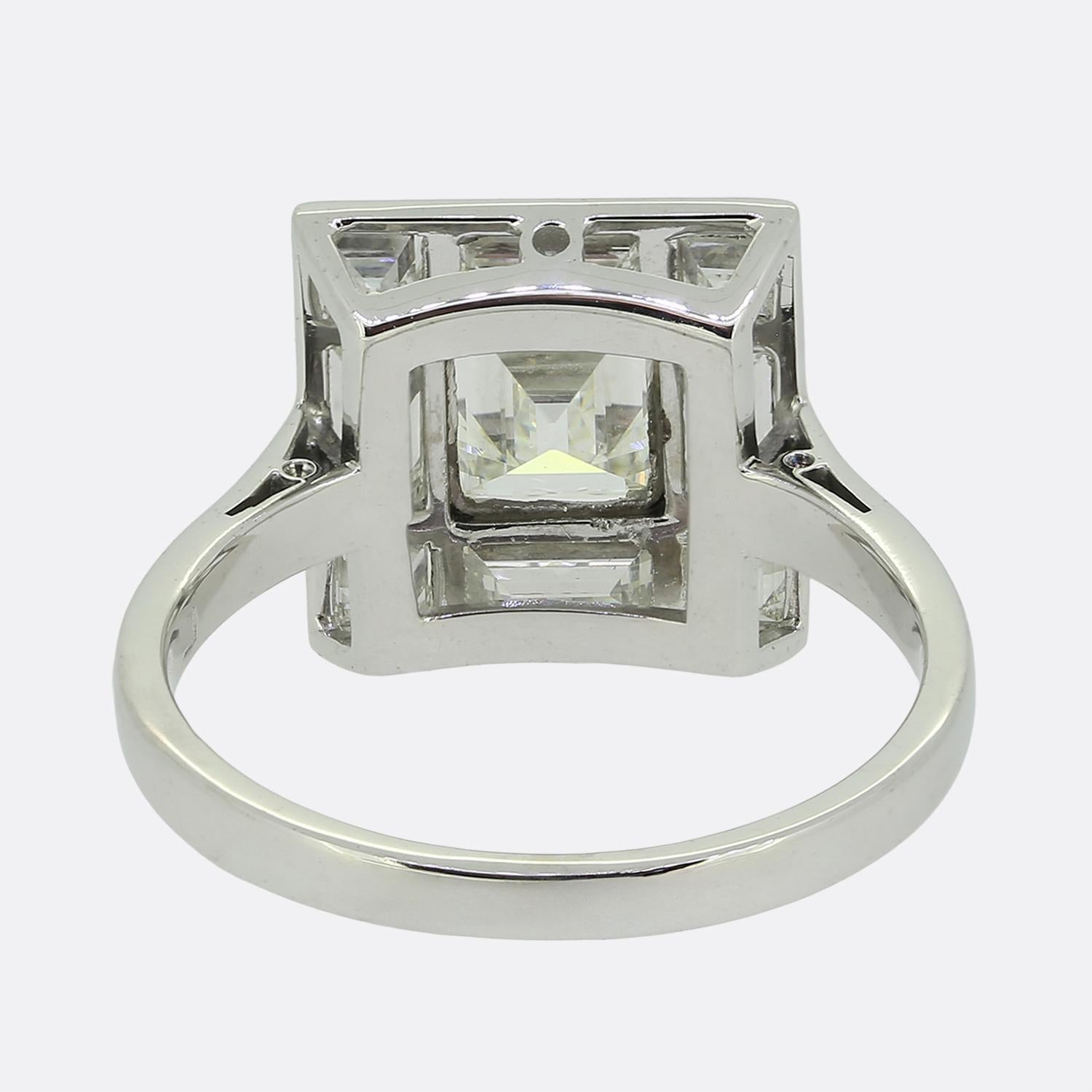 Art Deco 2.88 Carat Diamond Cluster Ring In Good Condition For Sale In London, GB