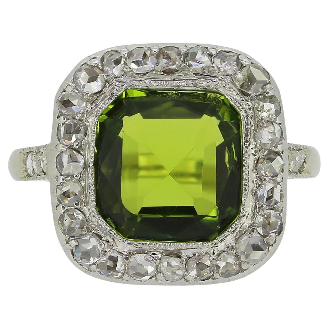 Anillo Art Decó de Peridoto y Diamantes de 3,00 Quilates en venta