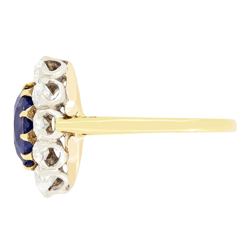 Taille ovale Bague Art déco en grappe de saphirs et diamants de 3,00 carats, c. 1920 en vente
