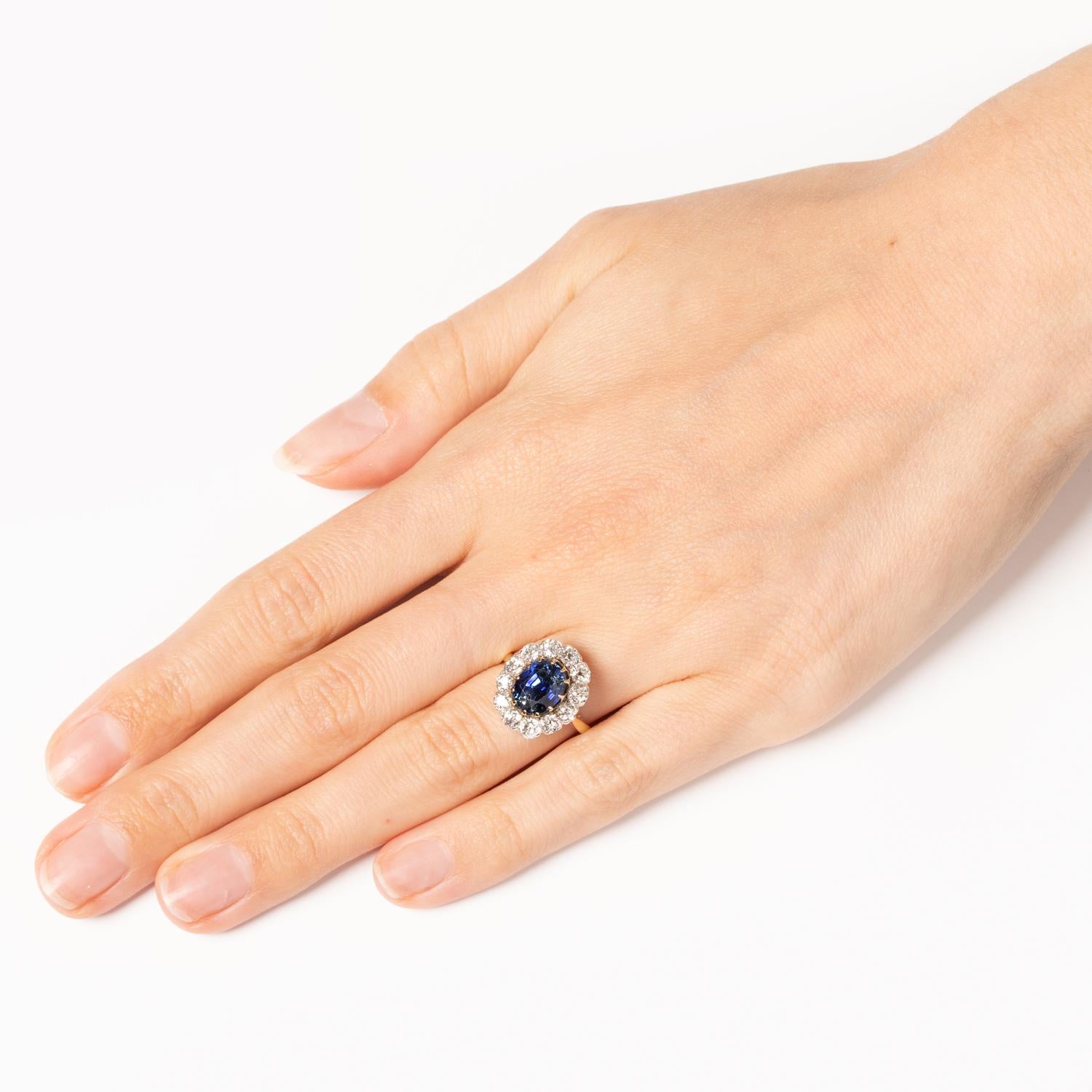 Bague Art déco en grappe de saphirs et diamants de 3,00 carats, c. 1920 Unisexe en vente