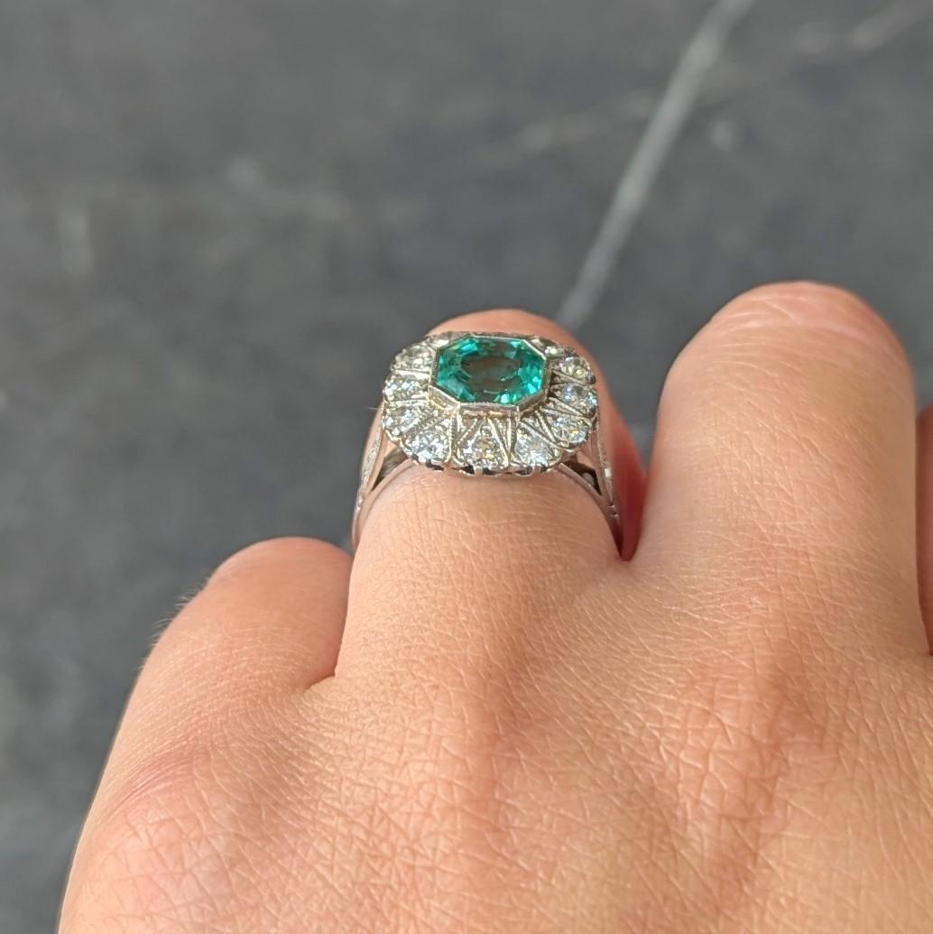 Art of Vintage 3.05 CTW No Oil Colombian Emerald Diamond Platinum Vintage Halo Ring in vendita 1