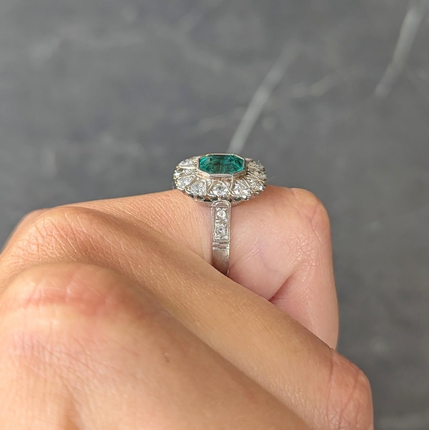 Art of Vintage 3.05 CTW No Oil Colombian Emerald Diamond Platinum Vintage Halo Ring in vendita 2