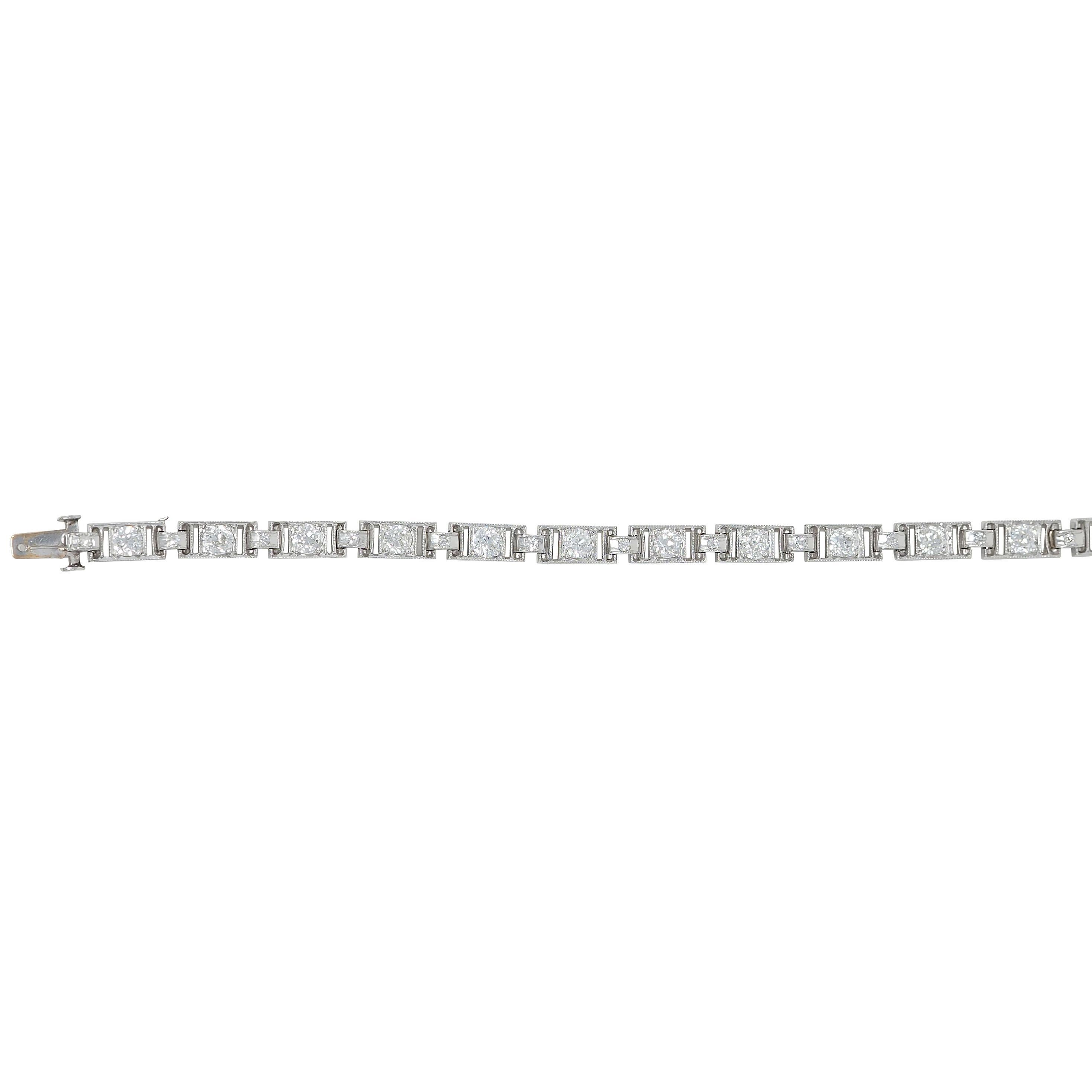 Taglio antico europeo Bracciale Art Line in platino con diamante vecchio taglio europeo da 3,15 CTW in stile Art of Vintage in vendita