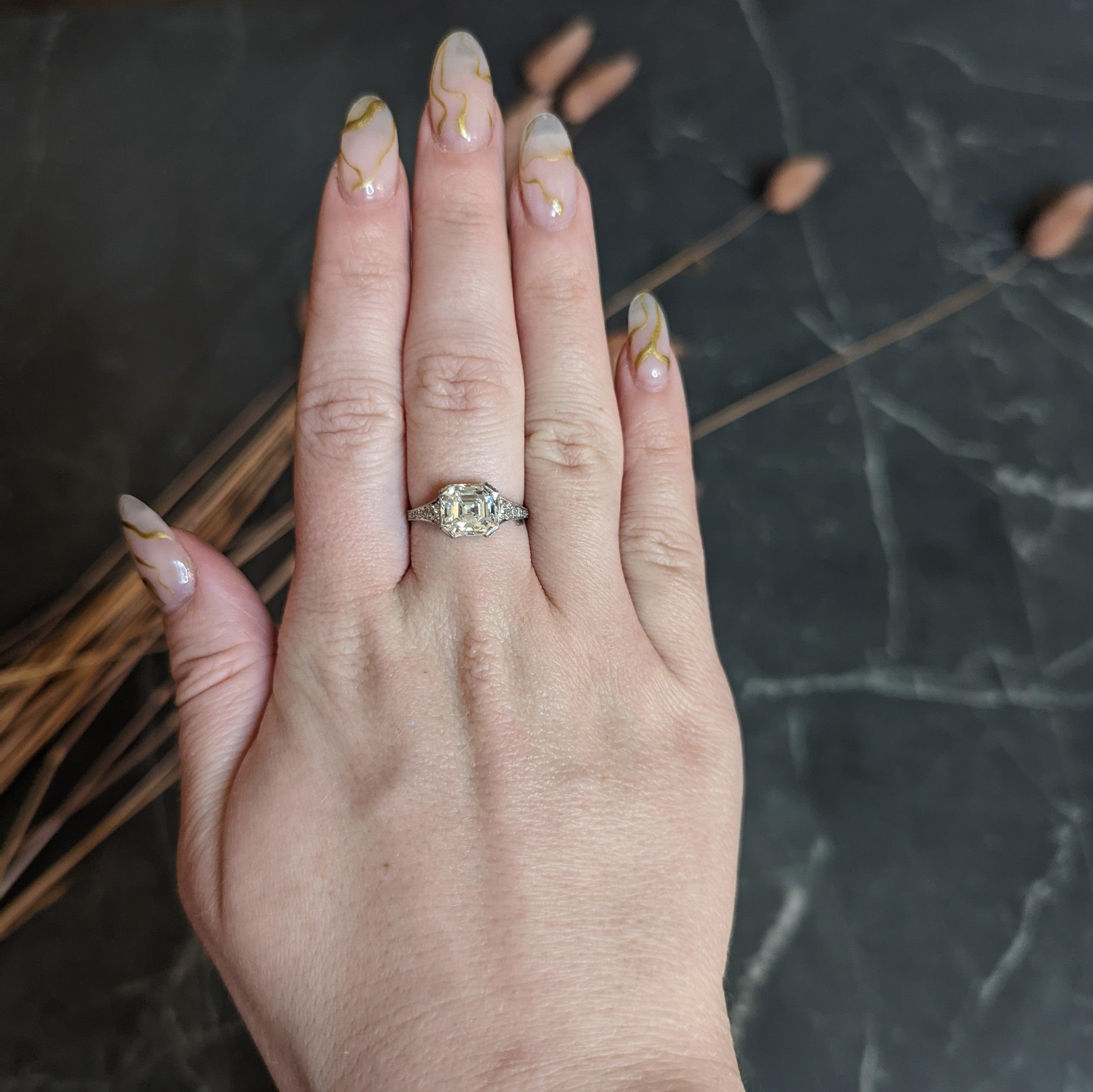 Art Deco 3.17 Carats Asscher Diamond Platinum Engagement Ring GIA For Sale 7