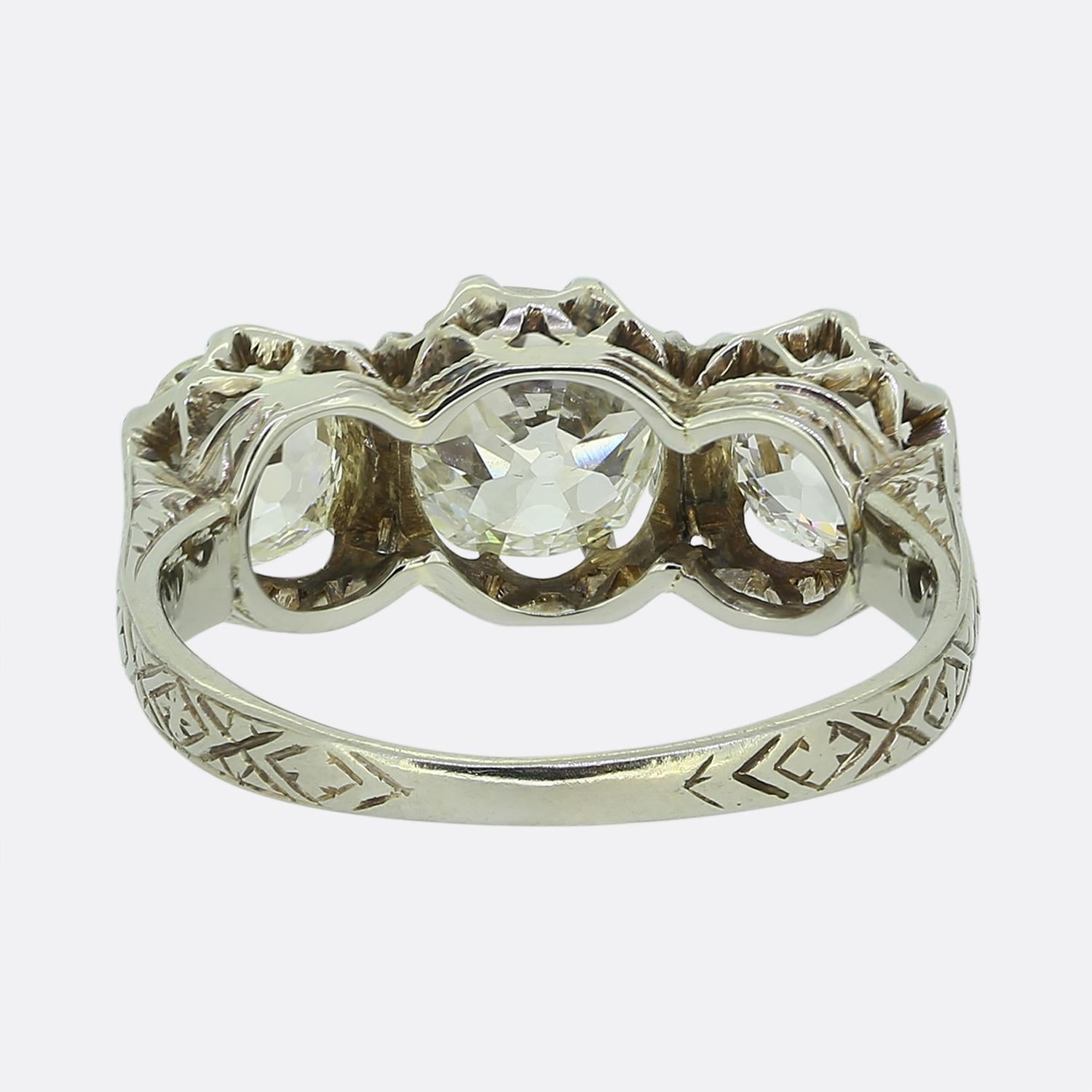 Bague Art déco à trois pierres avec diamant taille ancienne de 3,20 carats Bon état - En vente à London, GB